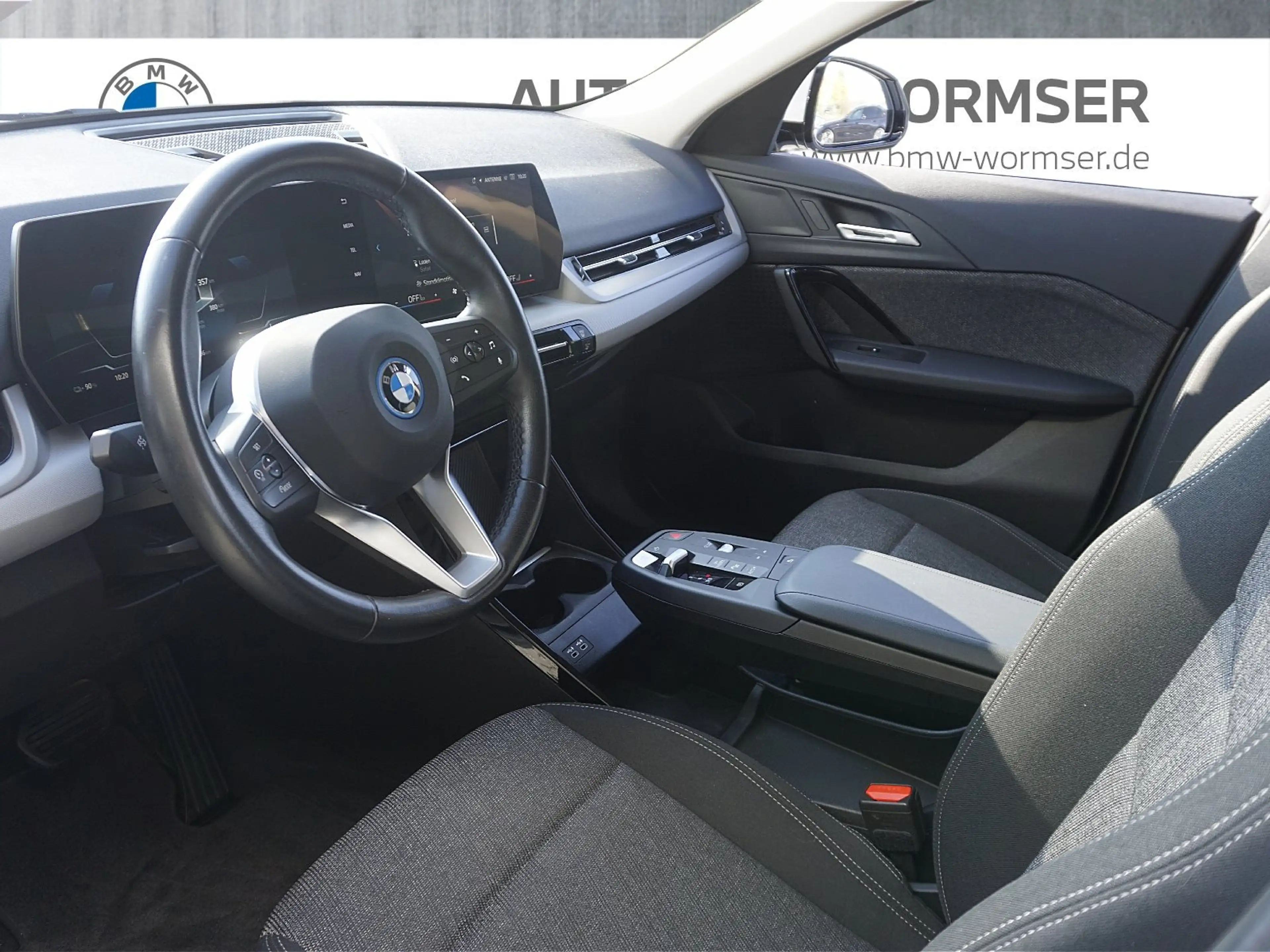 BMW iX2 xDrive30 — photo 6