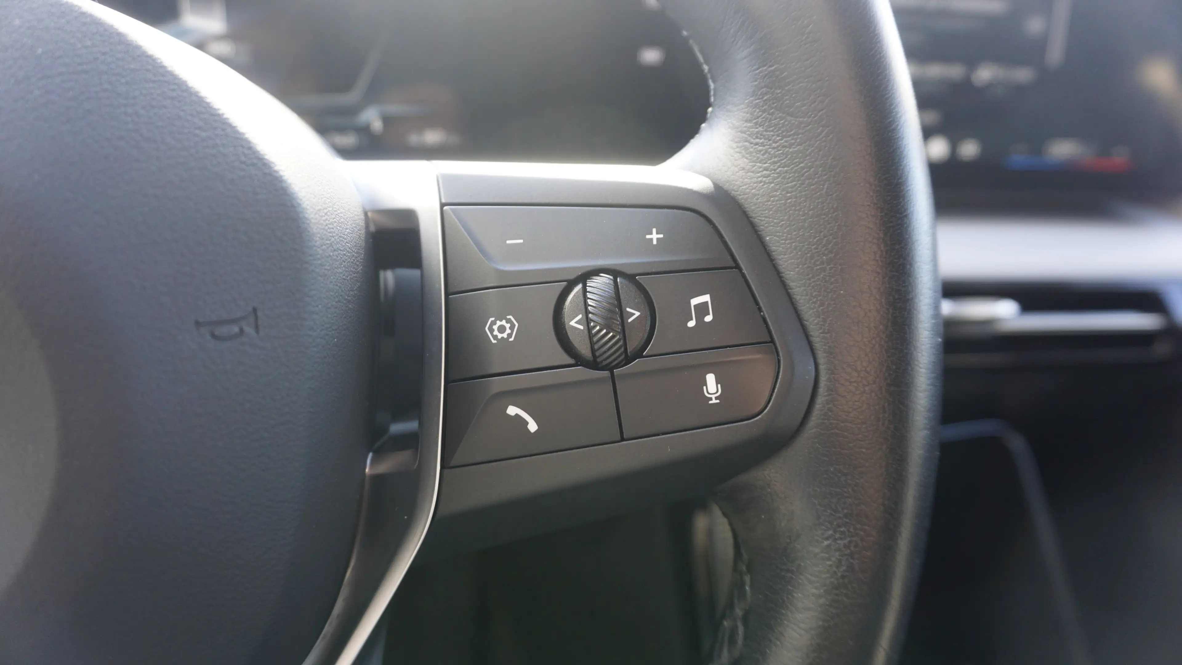 BMW iX2 xDrive30 — photo 15