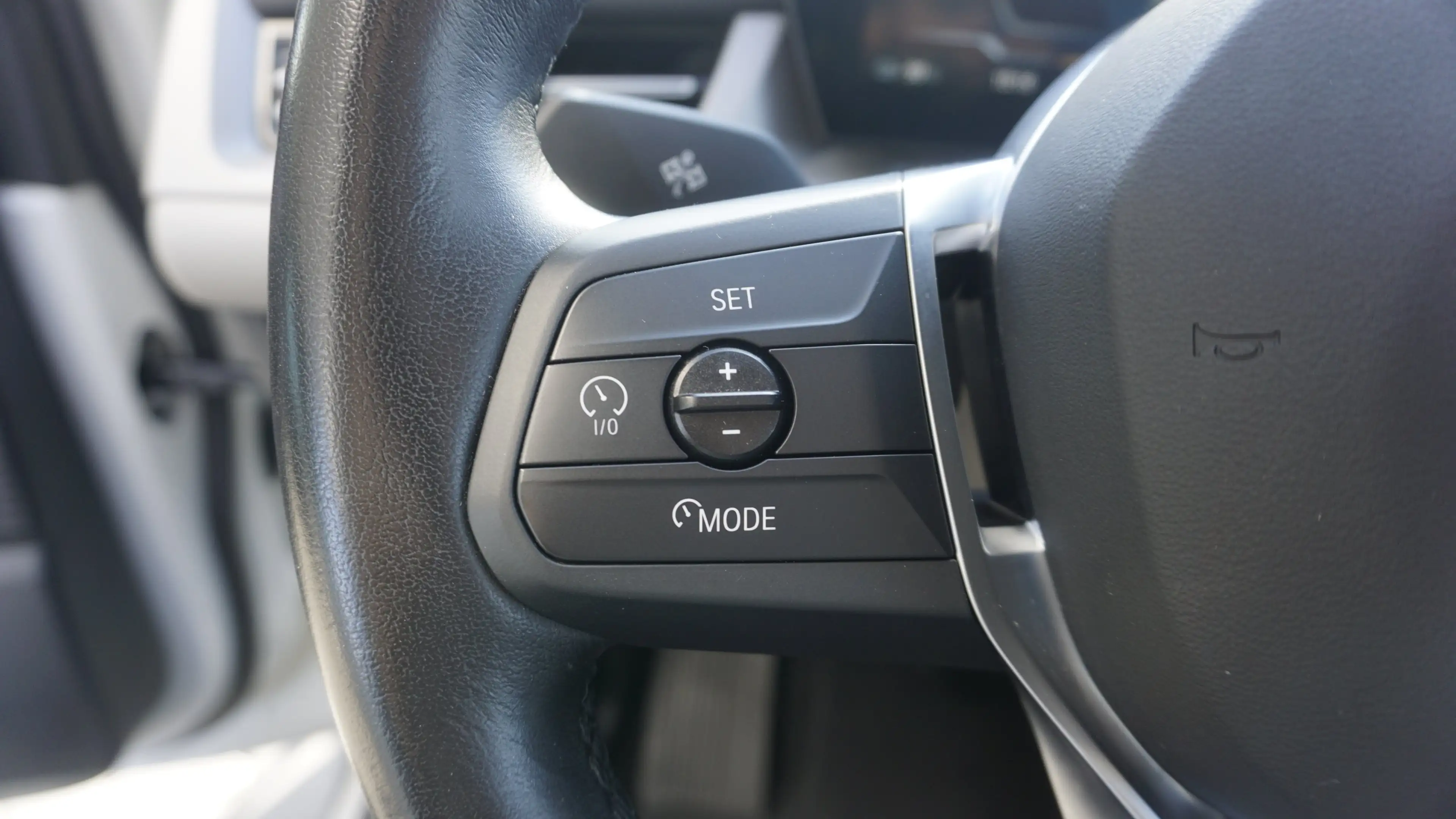BMW iX2 xDrive30 — photo 14