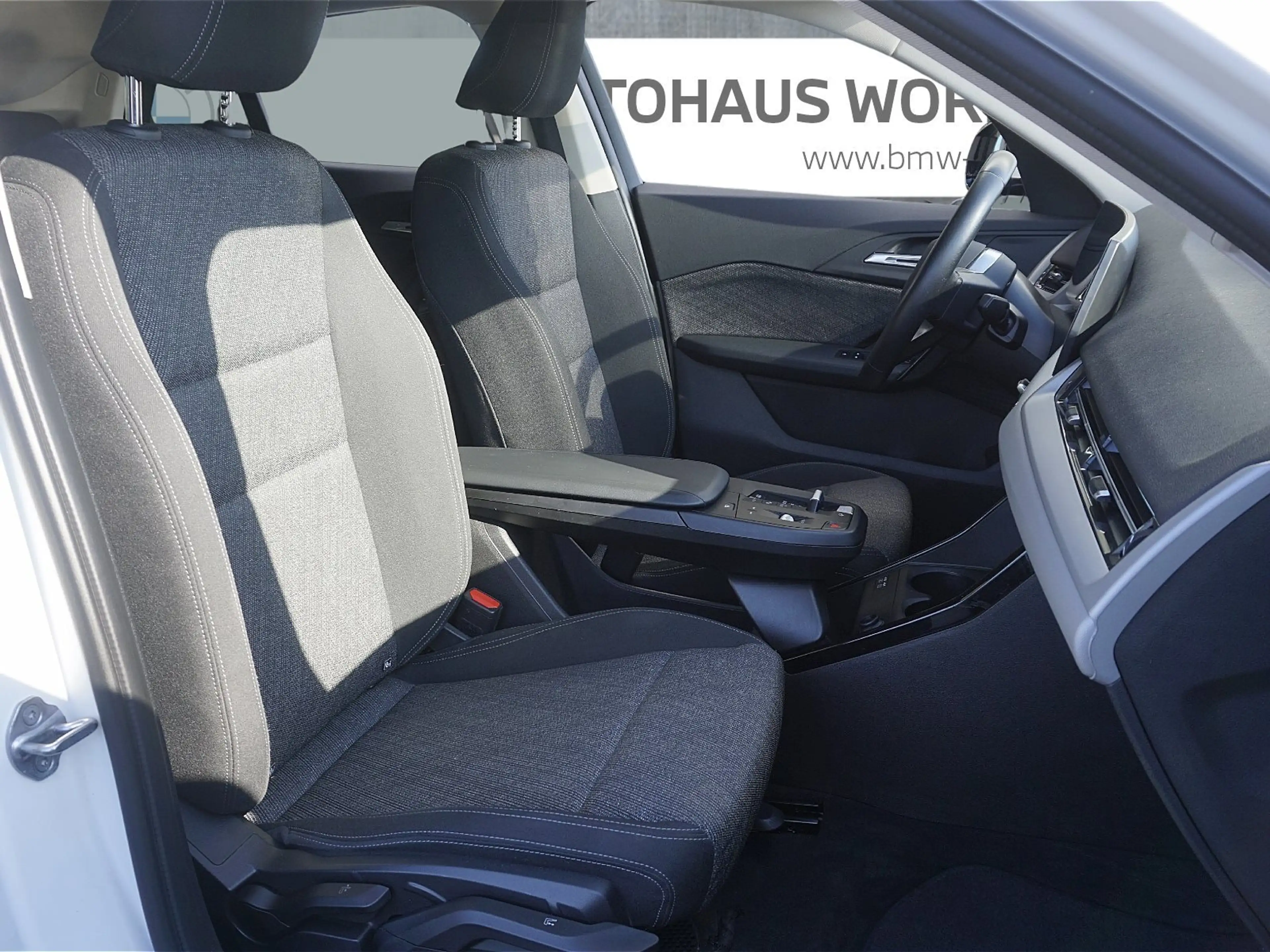 BMW iX2 xDrive30 — photo 9