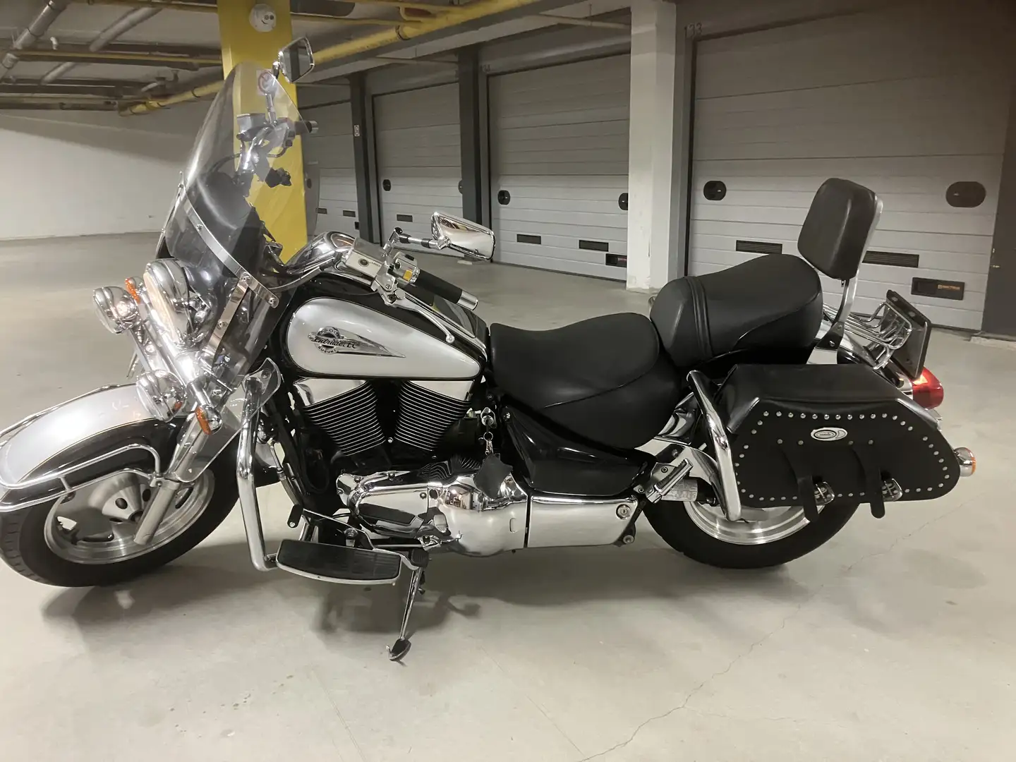 Suzuki Intruder C 1500 LC - 1