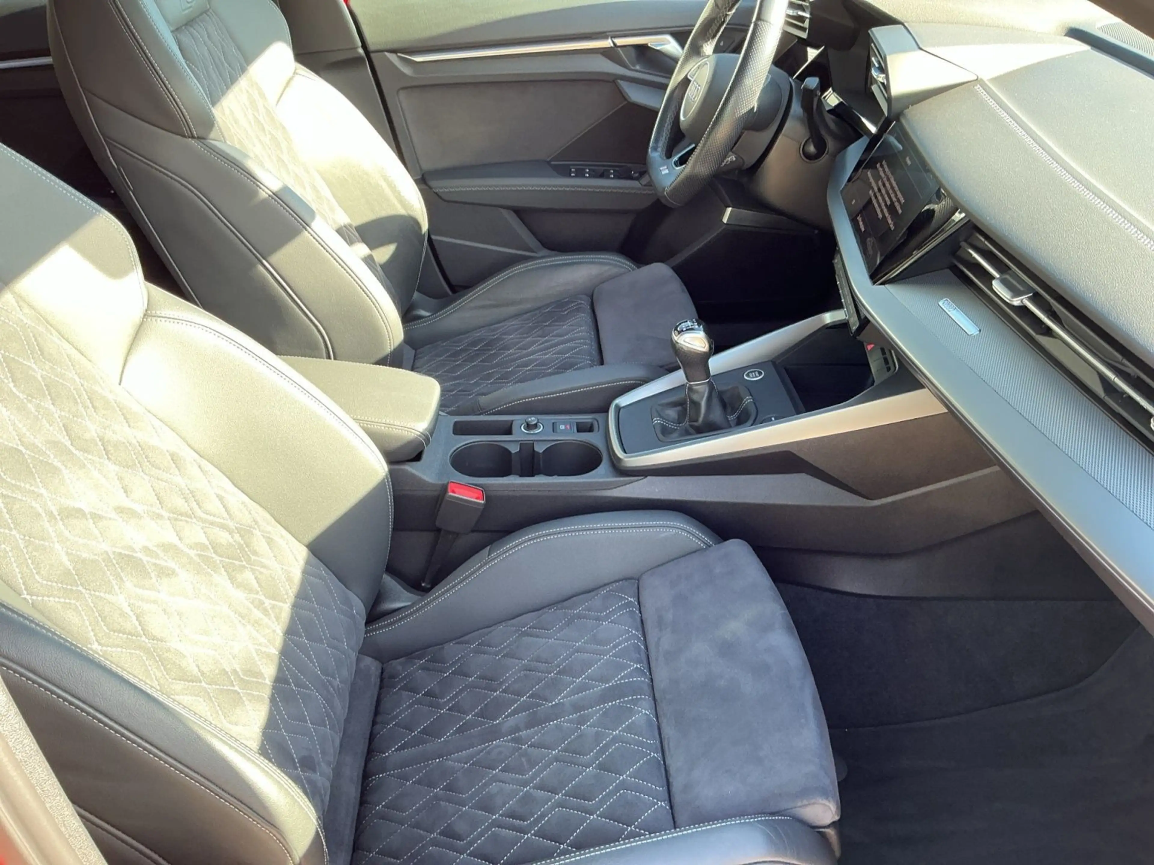 Audi A3 35 TFSI S-LINE MATRIX+B&O+AHK+PANO — photo 13
