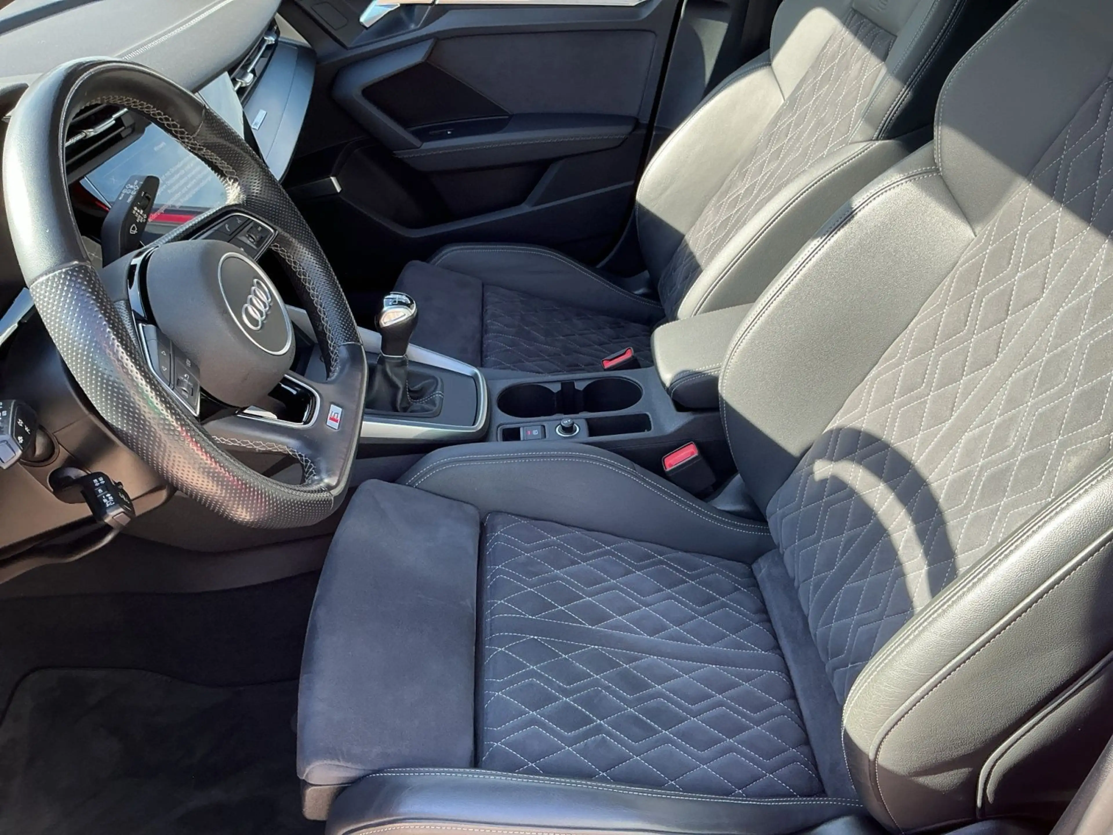 Audi A3 35 TFSI S-LINE MATRIX+B&O+AHK+PANO — photo 12