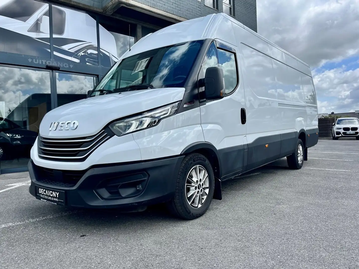 Iveco Daily 35S18 3.0D 175PK AUTOMAAT*L4H2*GEVEERDE BESTUURDER White - 1