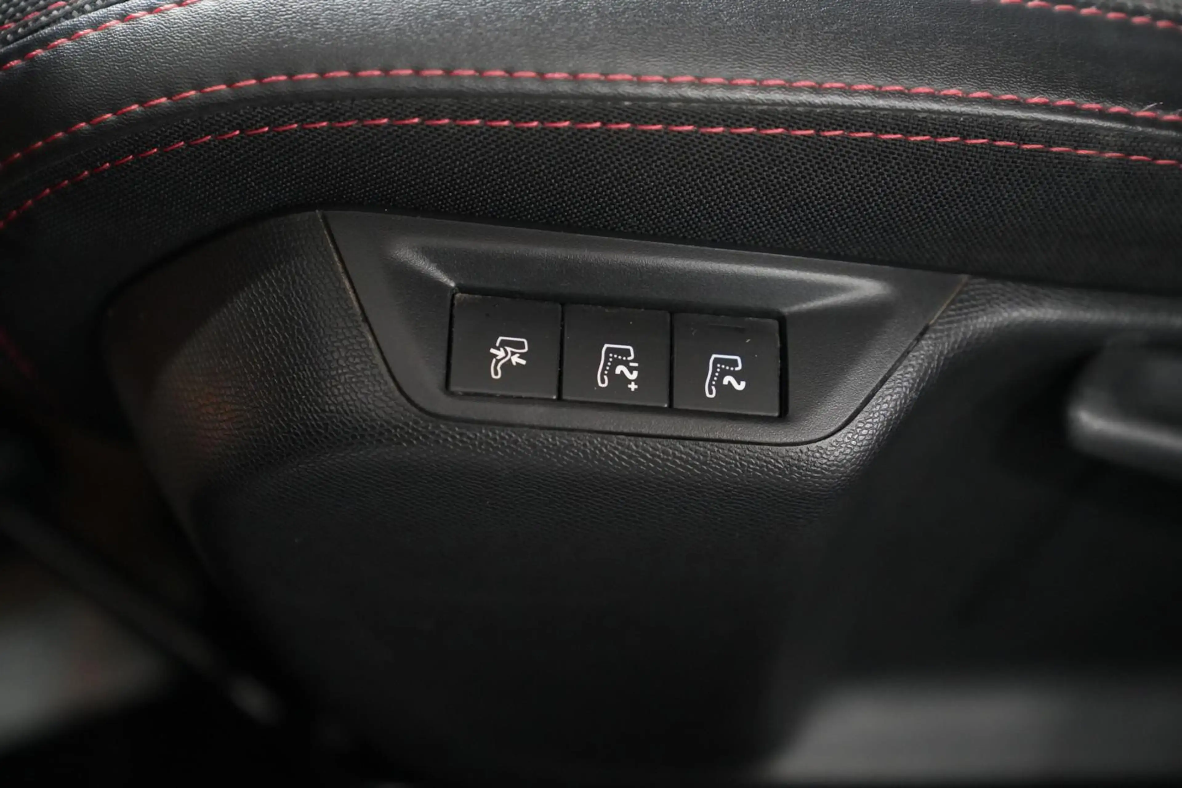 Peugeot 308 SW Allure GT-Line *AUT*NAV*LED*SHZ*AHK* — photo 15