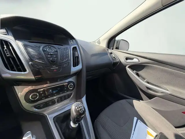 Ford Focus view 13