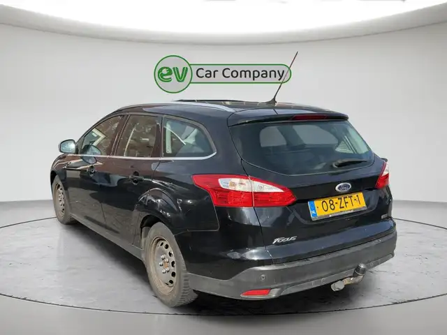 Ford Focus view 3