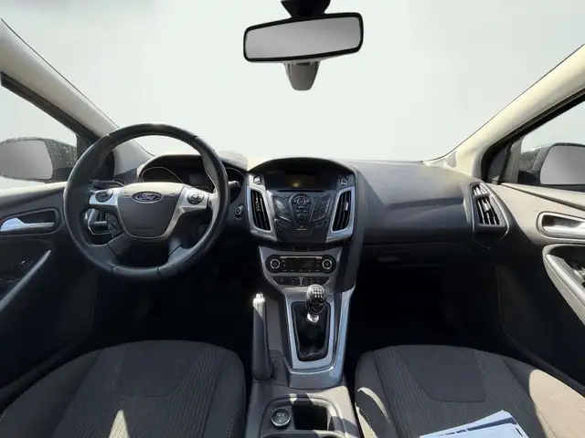 Ford Focus view 11