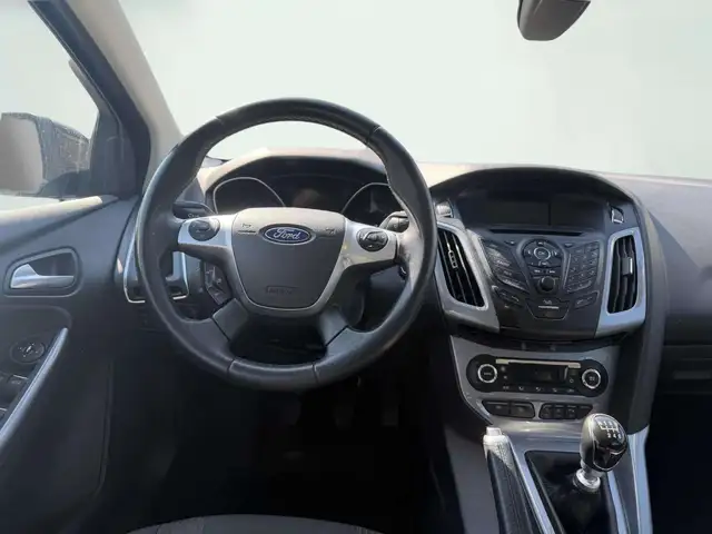 Ford Focus view 12