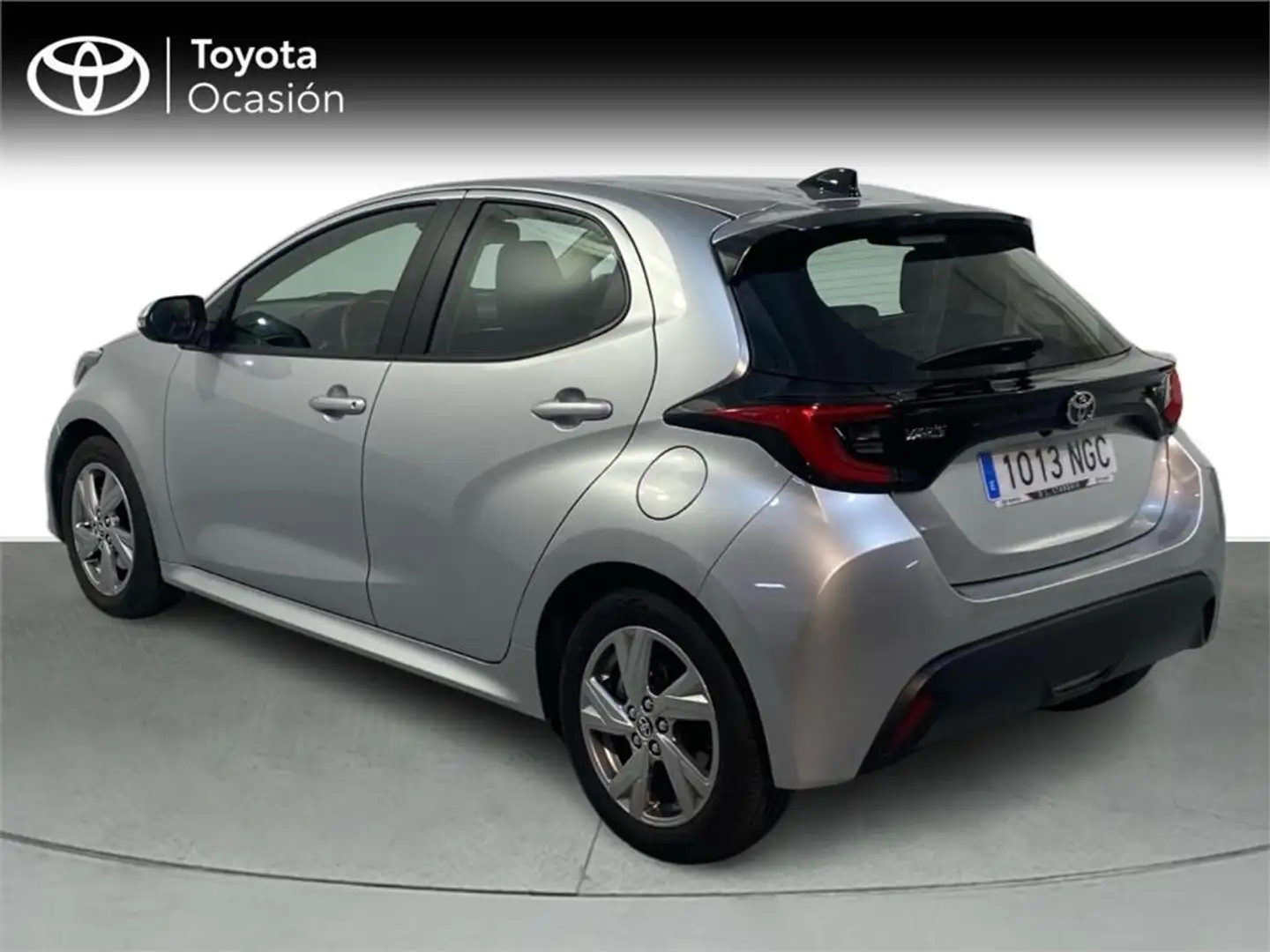 Toyota Yaris 120H 1.5 Active Plus Gris - 2