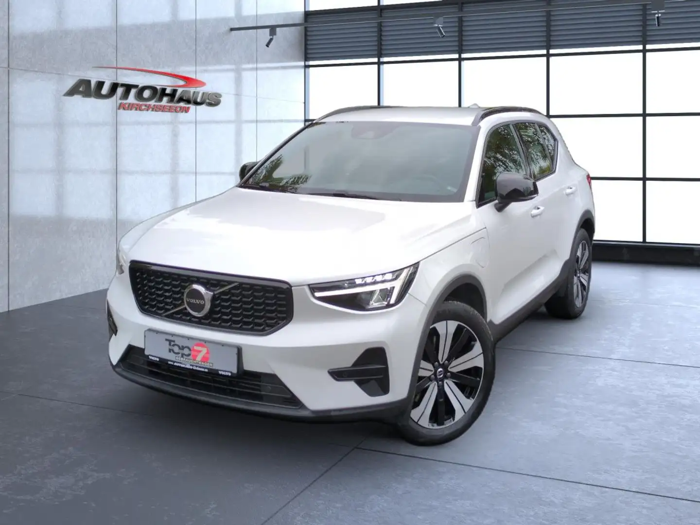Volvo XC40 T4 Recharge R-Design Plug-In Hybrid 2WD Autom Weiß - 2