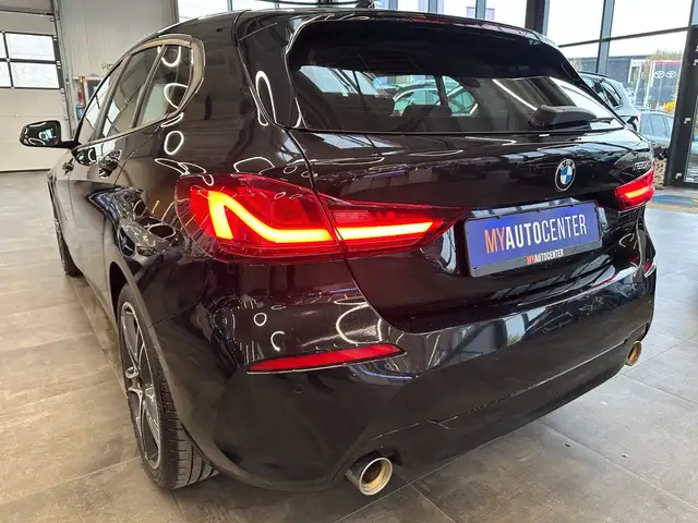BMW 1 Series view 5