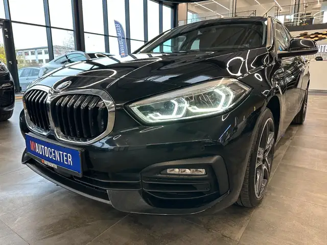 BMW 1 Series view 4