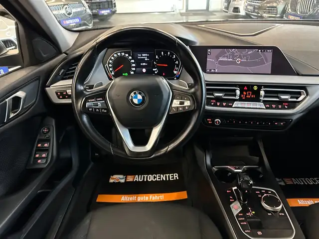 BMW 1 Series view 10