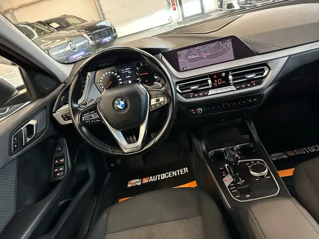 BMW 1 Series view 9