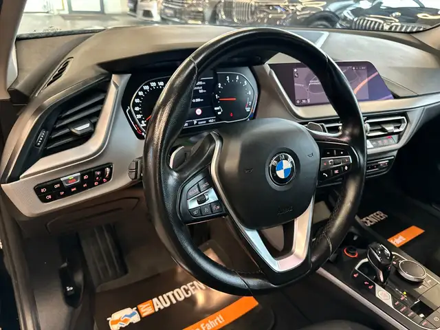 BMW 1 Series view 11