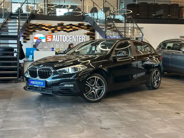 Bmw 120 i *HEAD UP*StandHZ*AHK*SPORT*2 ZONEN*CARPLAY