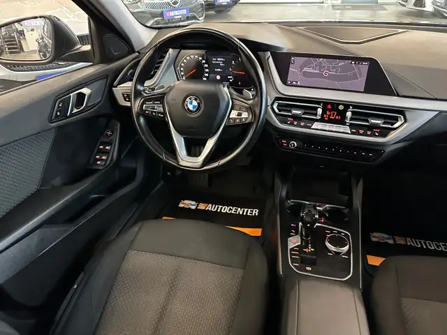 BMW 1 Series view 8