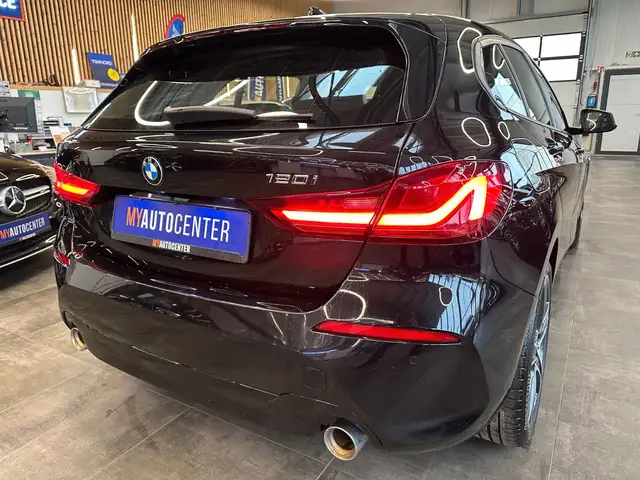 BMW 1 Series view 2
