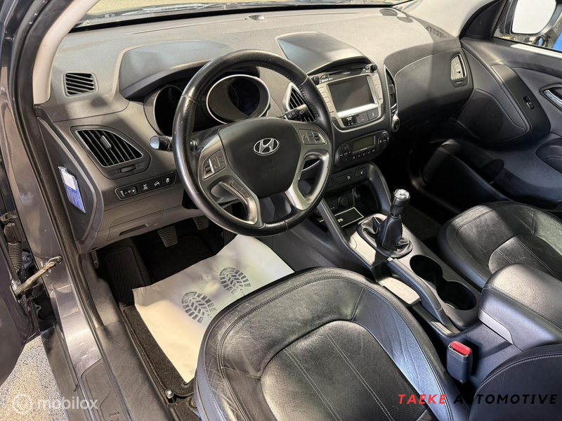 Hyundai iX35 2.0i 4WD Style CRUIS/CLIMA/PANO/CAM/NAVI/APK — photo 3