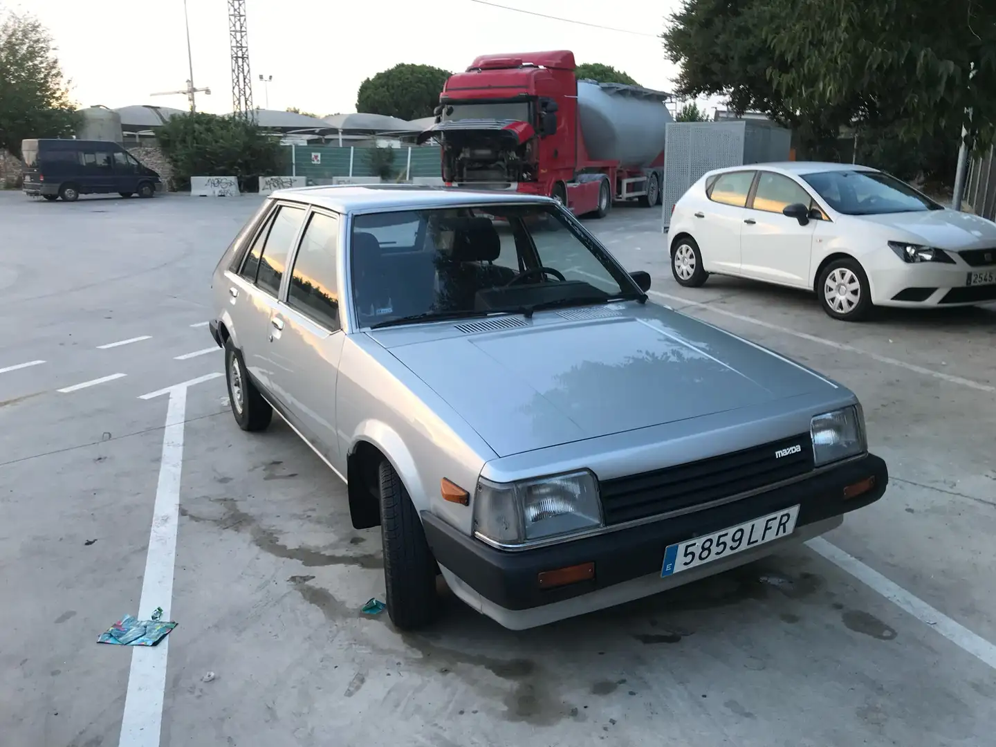 Mazda 323 1300 GLX - 2