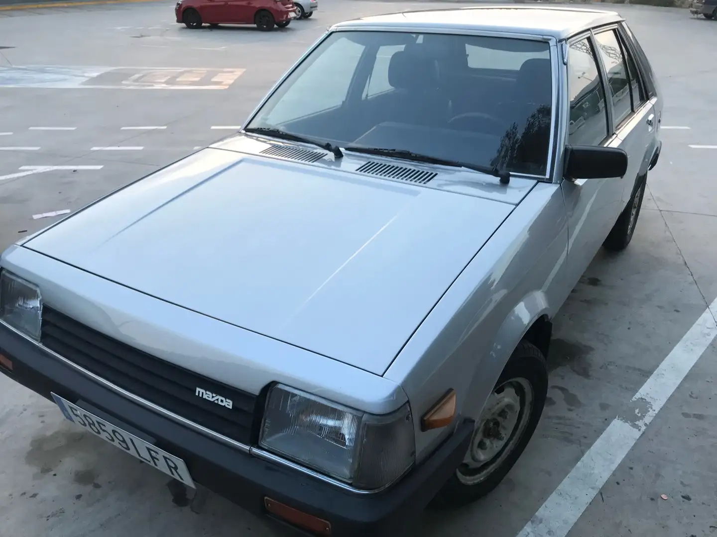 Mazda 323 1300 GLX - 1