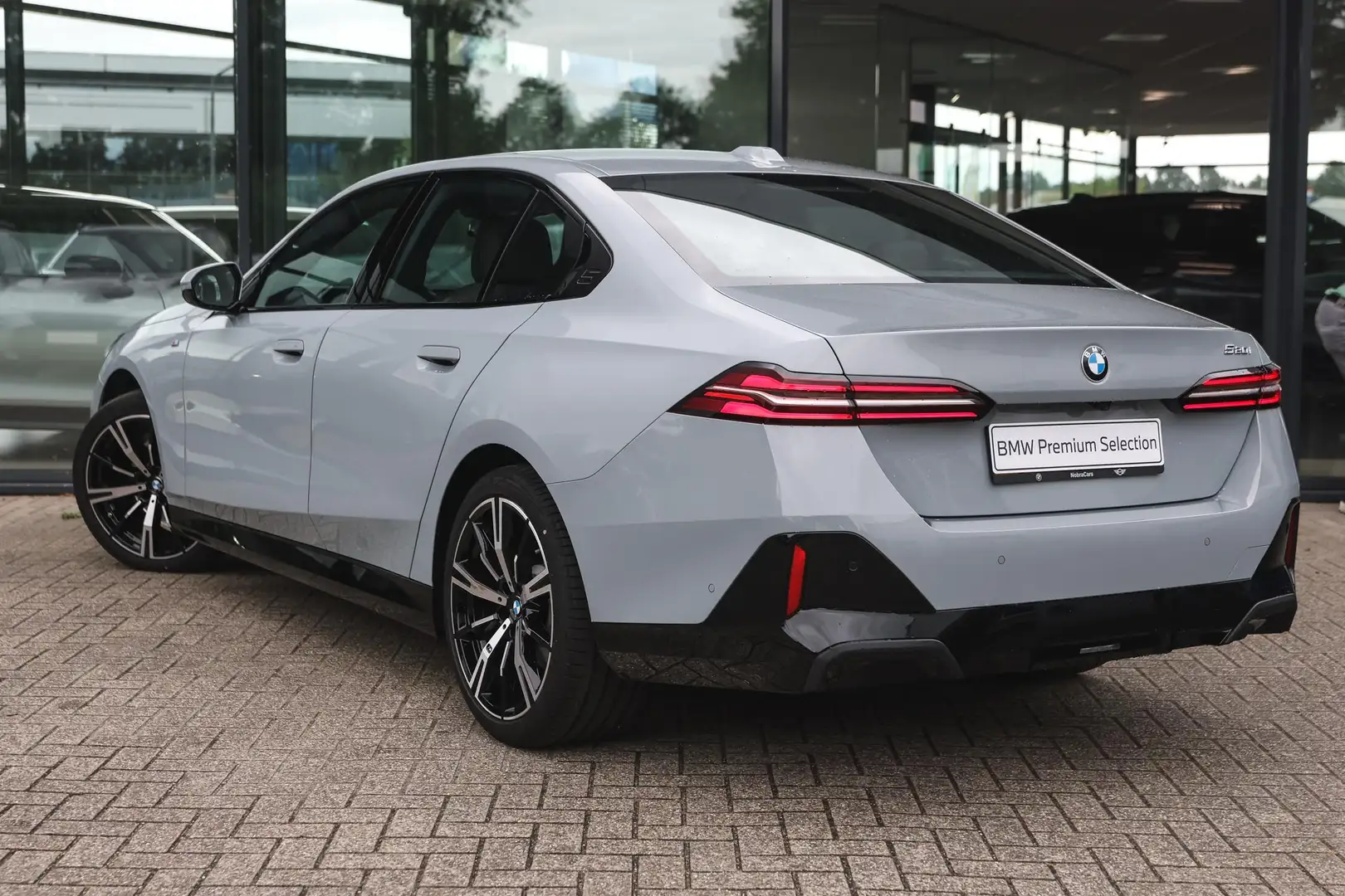 BMW 520 5 Serie 520i High Executive M Sport Automaat / M S Grijs - 2