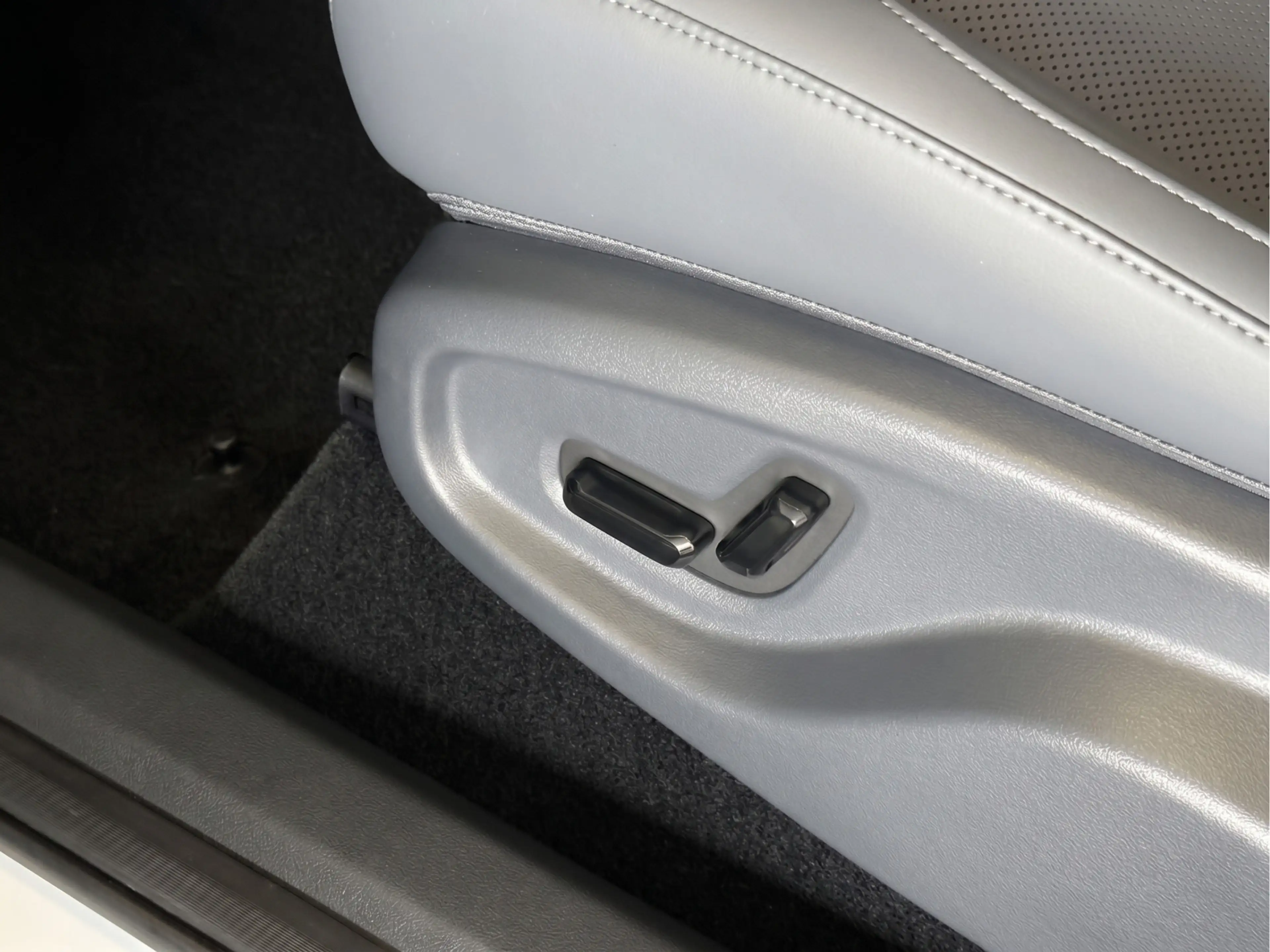Geely Starray EM-i 1.5 Pro — photo 12