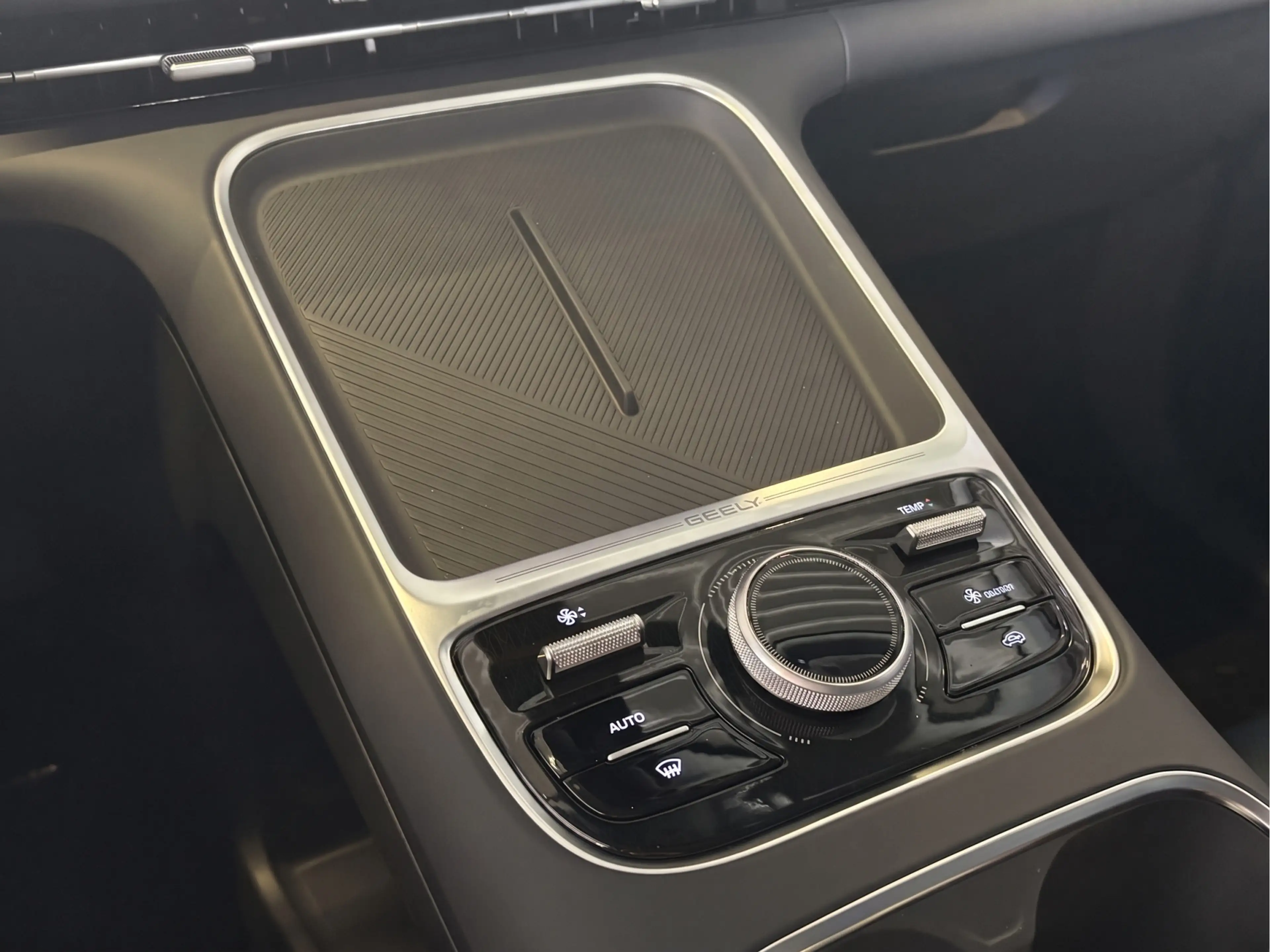 Geely Starray EM-i 1.5 Pro — photo 21