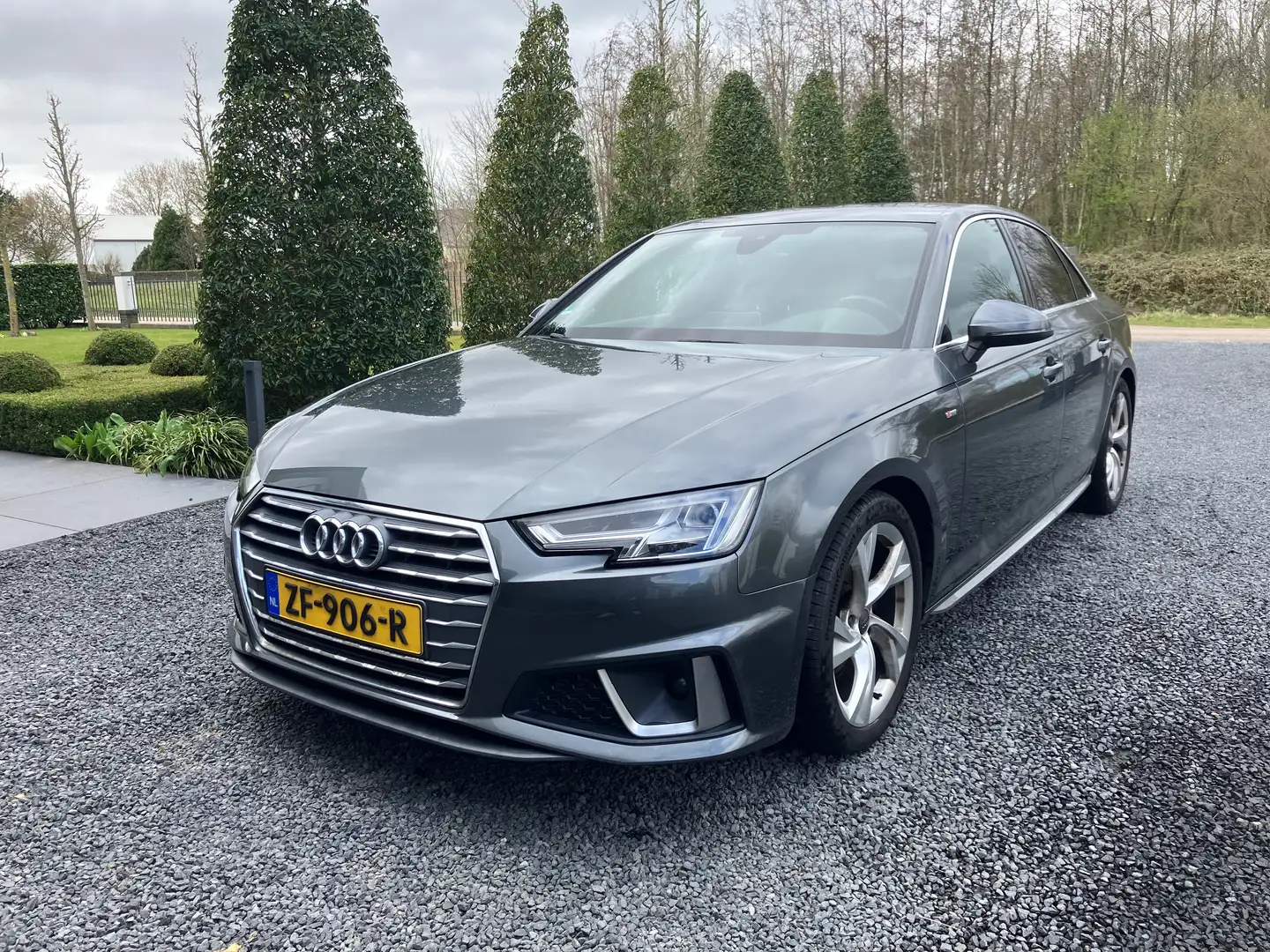 Audi A4 A4 35 TFSI Sp. S l edition Grijs - 1