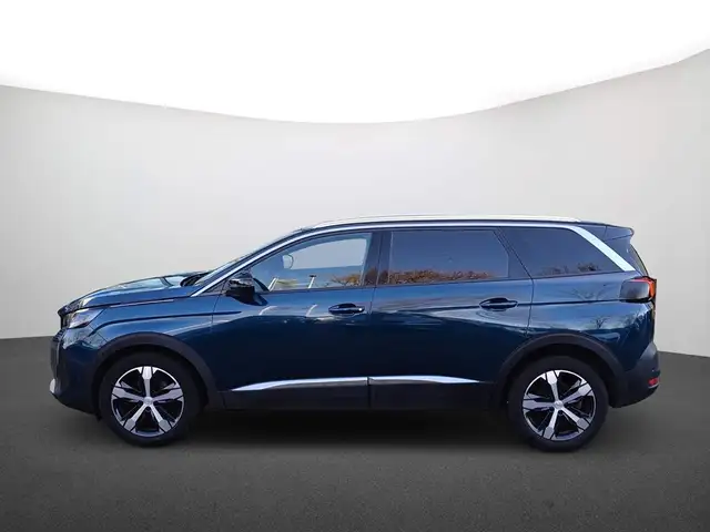 Peugeot 5008 view 4