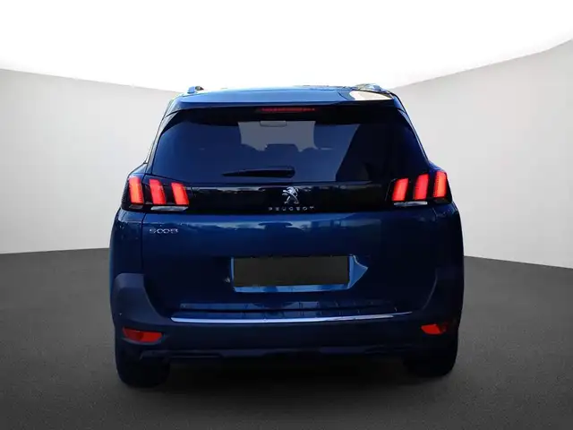 Peugeot 5008 view 3