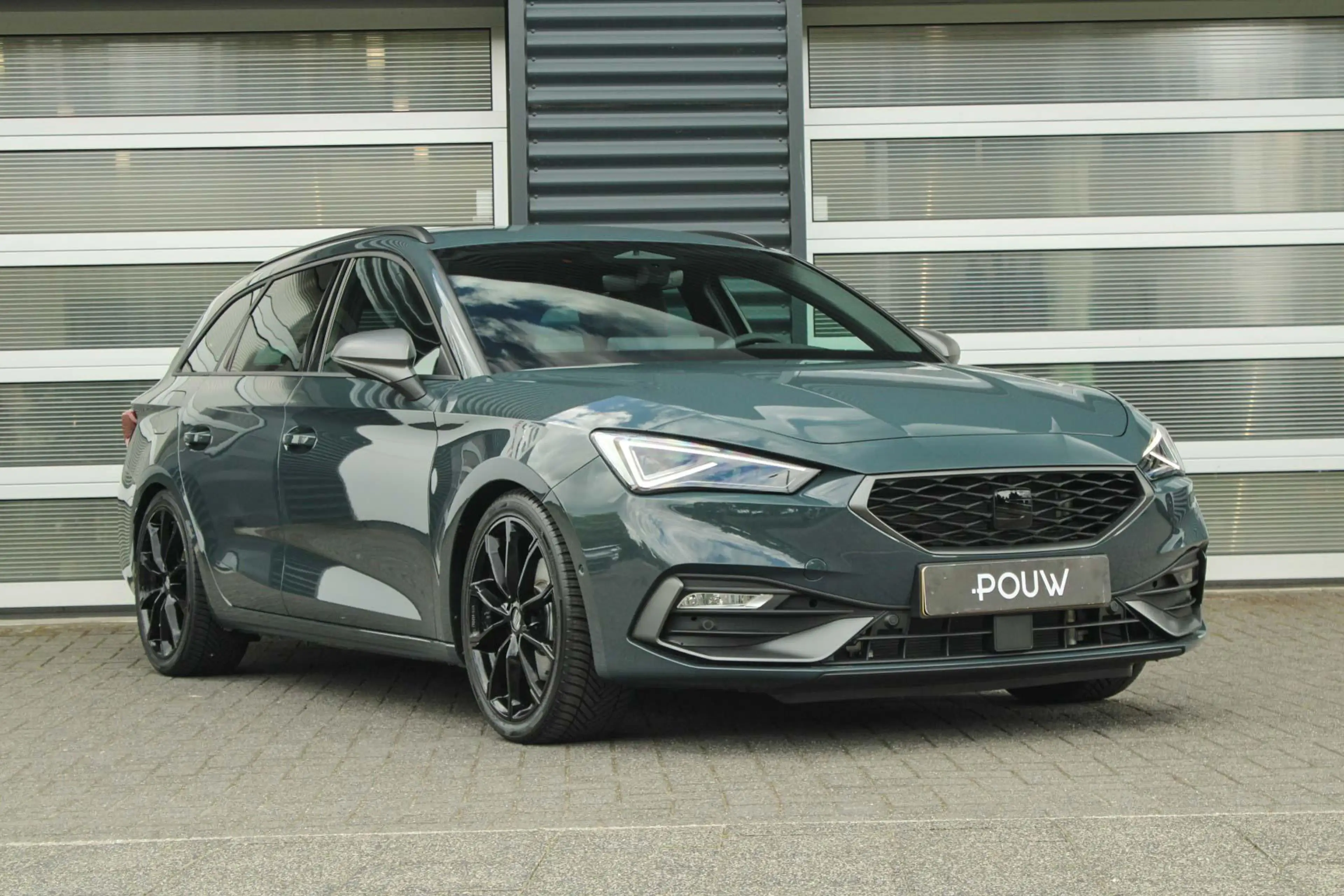 SEAT Leon e-Hybrid Sportstourer 1.5 TSI 204pk FR Business | Black Pak — photo 8