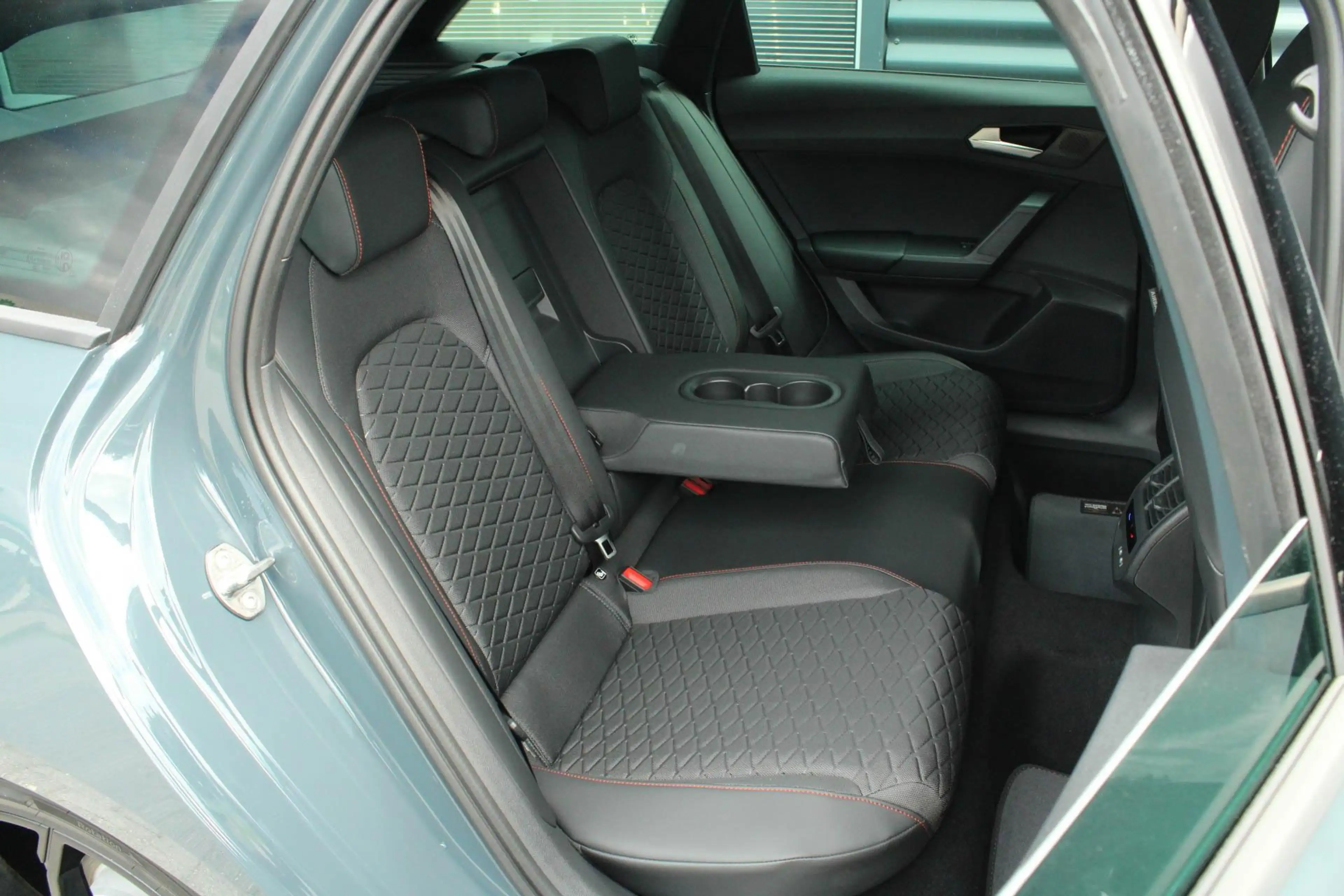 SEAT Leon e-Hybrid Sportstourer 1.5 TSI 204pk FR Business | Black Pak — photo 15