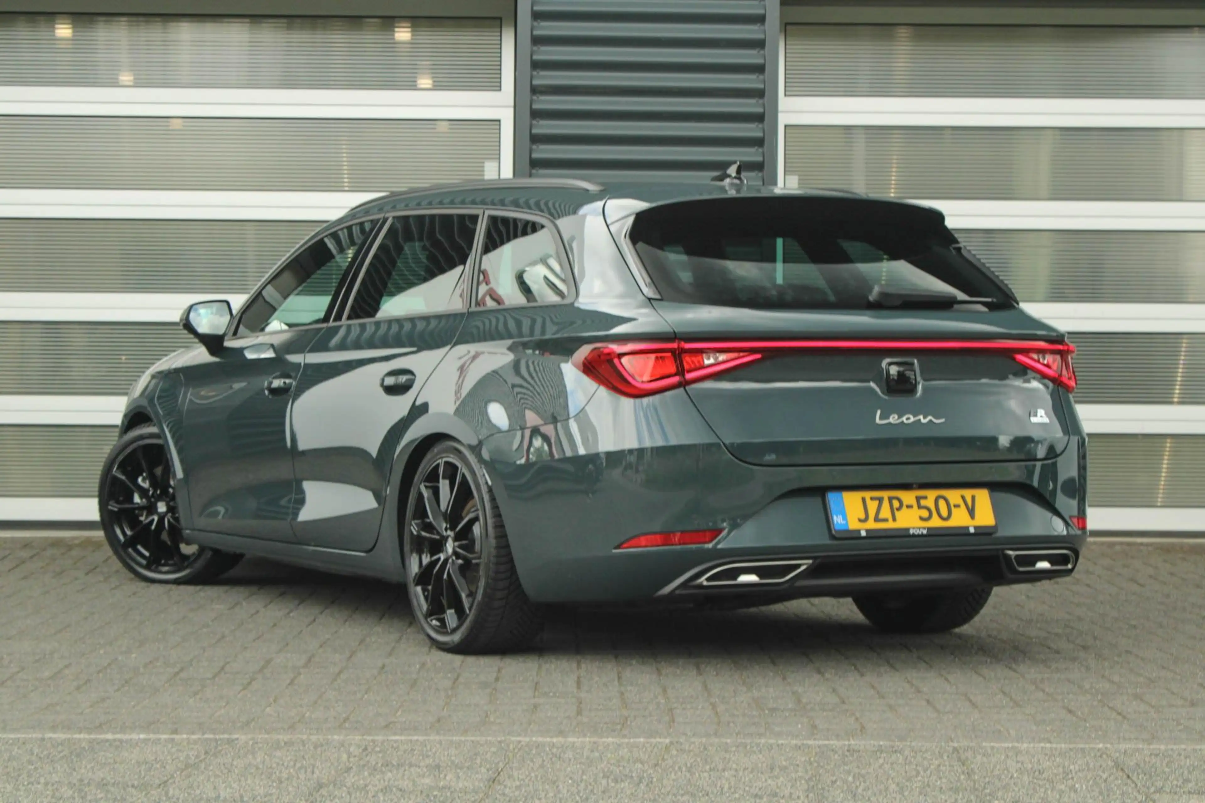 SEAT Leon e-Hybrid Sportstourer 1.5 TSI 204pk FR Business | Black Pak — photo 11