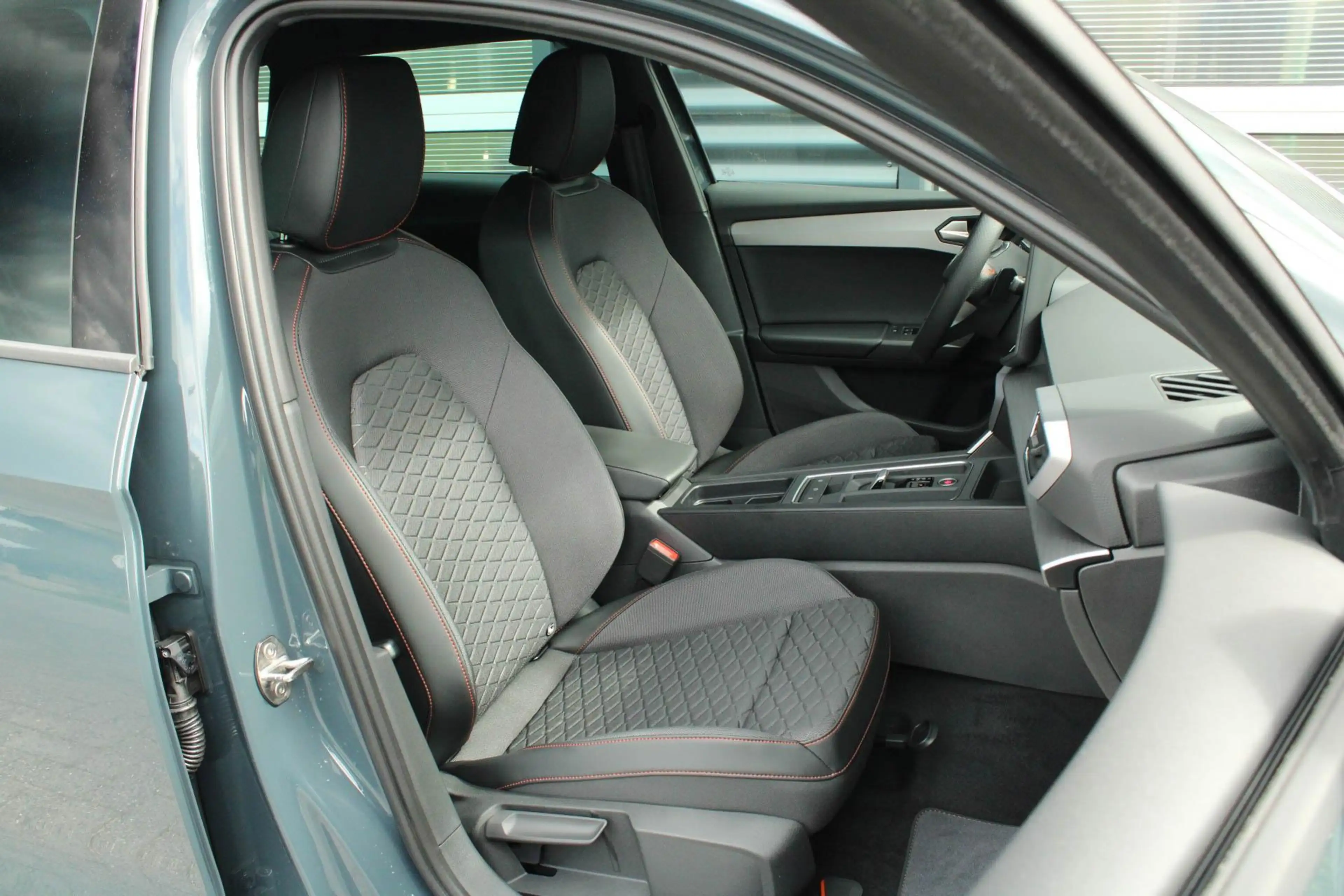 SEAT Leon e-Hybrid Sportstourer 1.5 TSI 204pk FR Business | Black Pak — photo 14