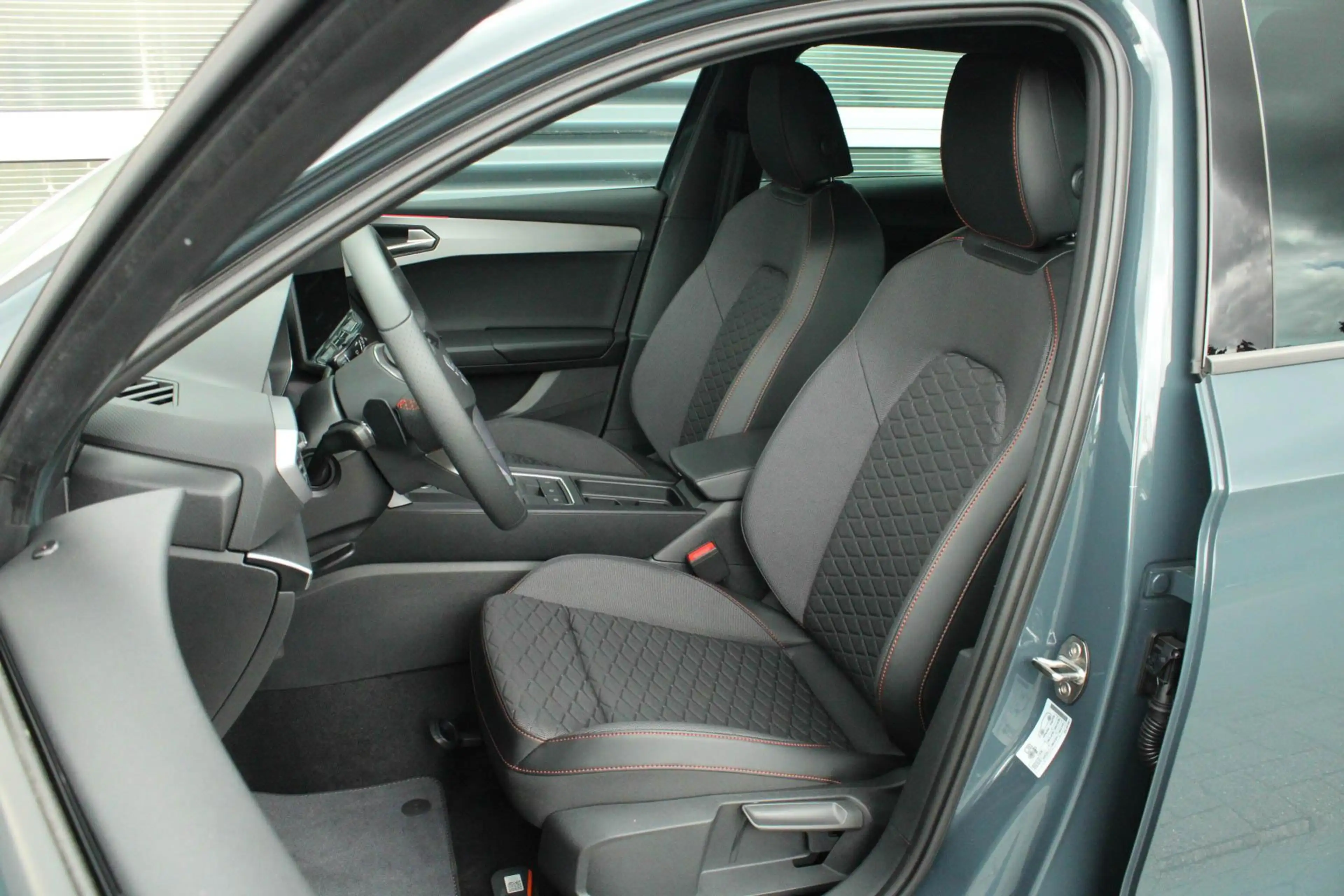 SEAT Leon e-Hybrid Sportstourer 1.5 TSI 204pk FR Business | Black Pak — photo 4