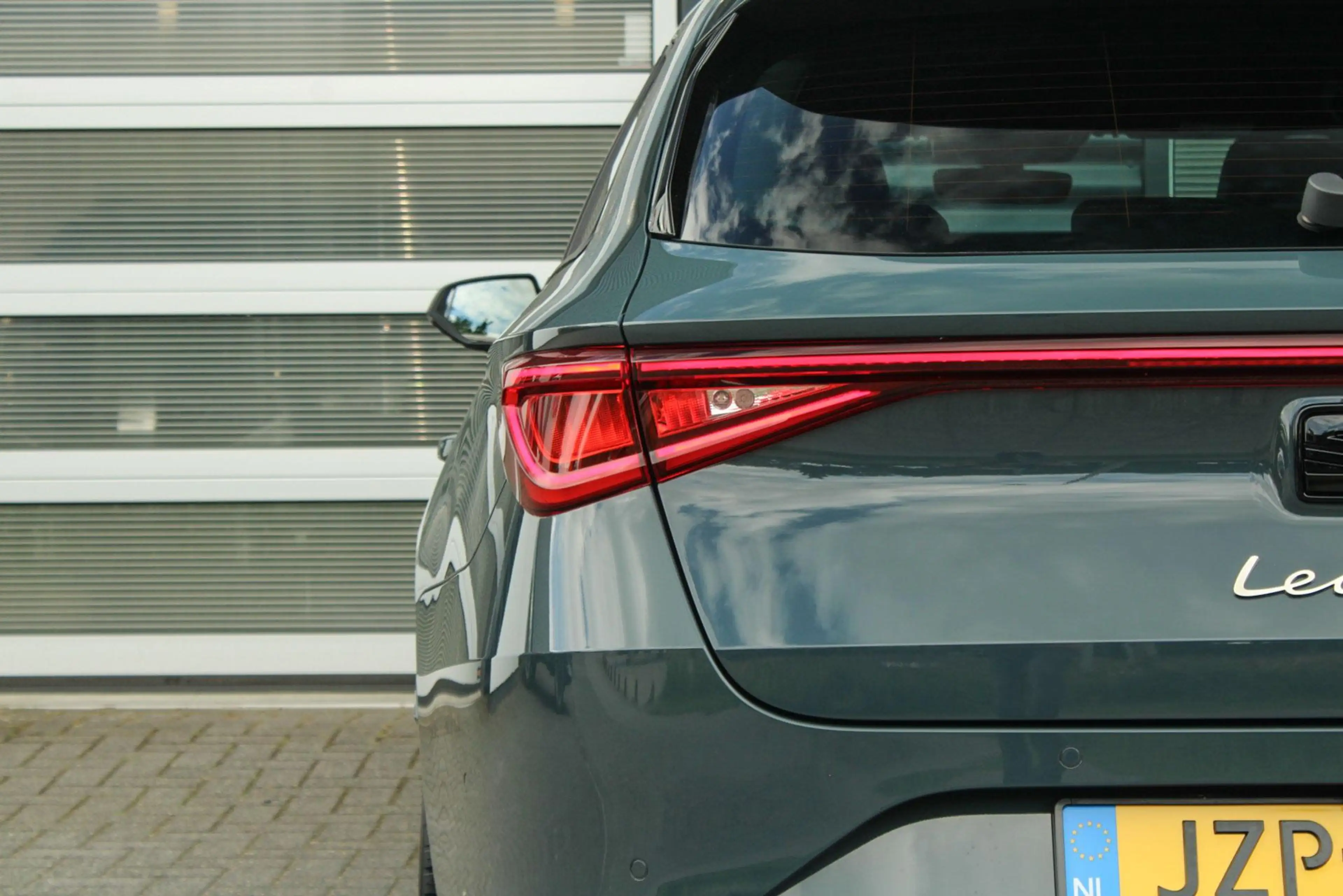 SEAT Leon e-Hybrid Sportstourer 1.5 TSI 204pk FR Business | Black Pak — photo 10