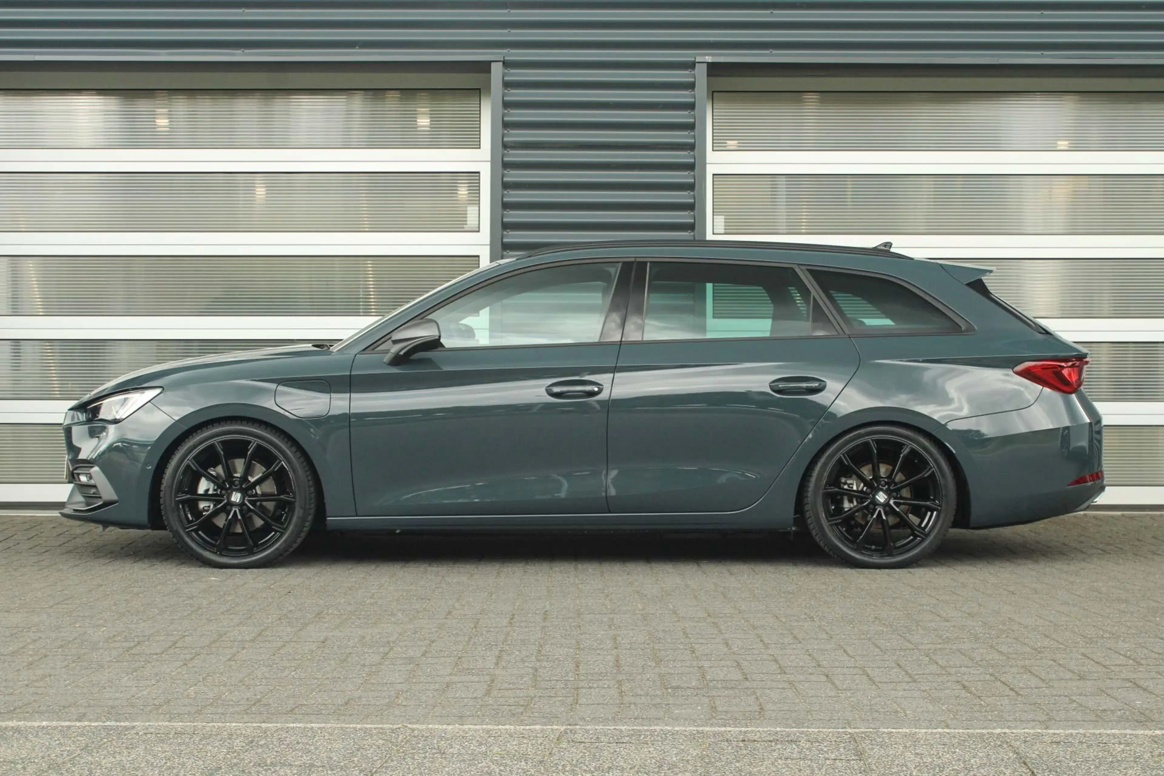 SEAT Leon e-Hybrid Sportstourer 1.5 TSI 204pk FR Business | Black Pak — photo 12
