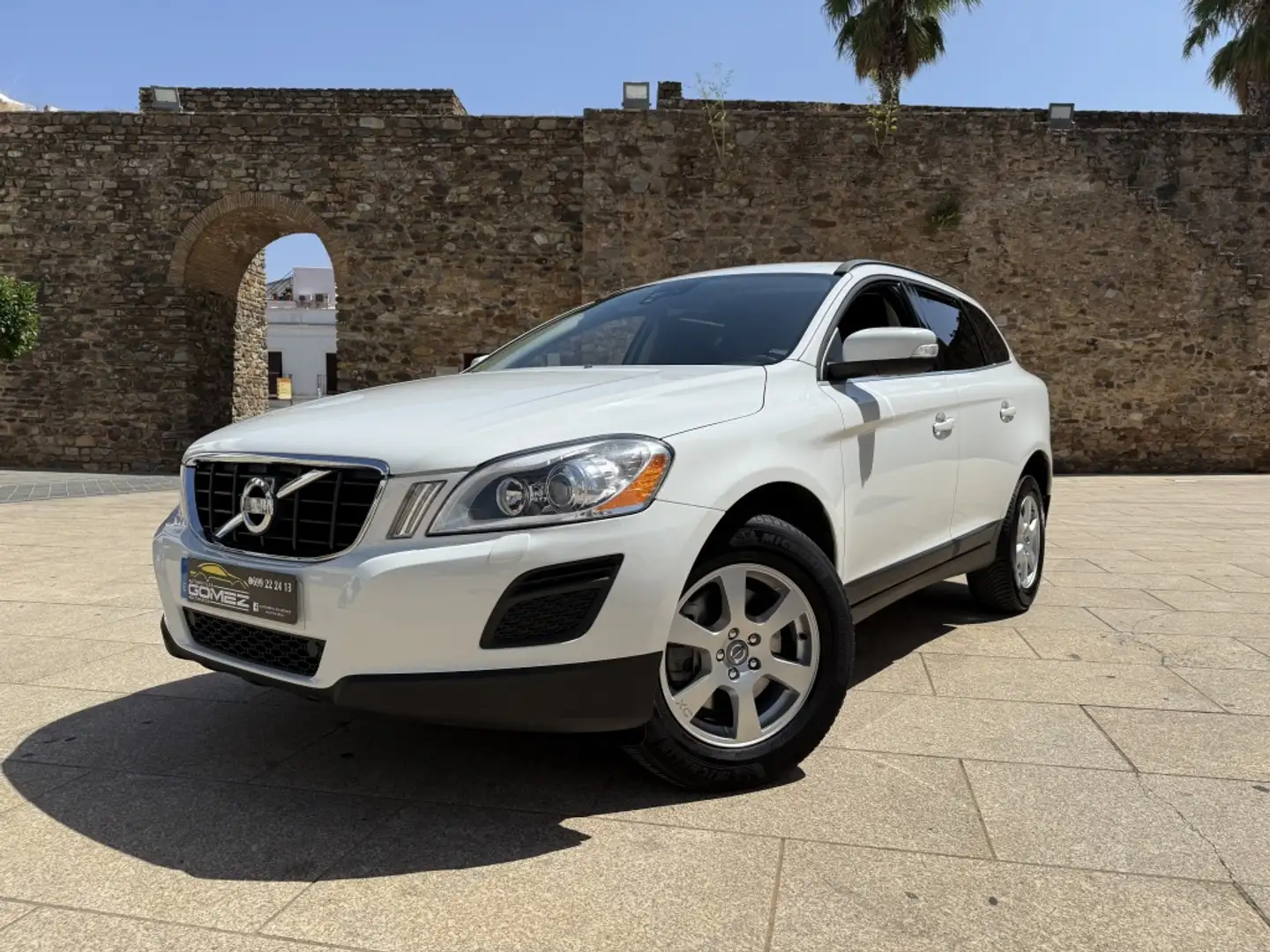 Volvo XC60 DRIVe Momentum Blanc - 1