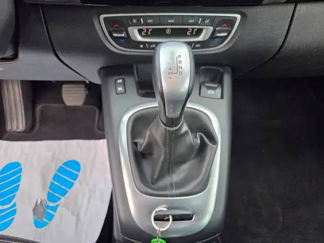 Renault Scenic view 25