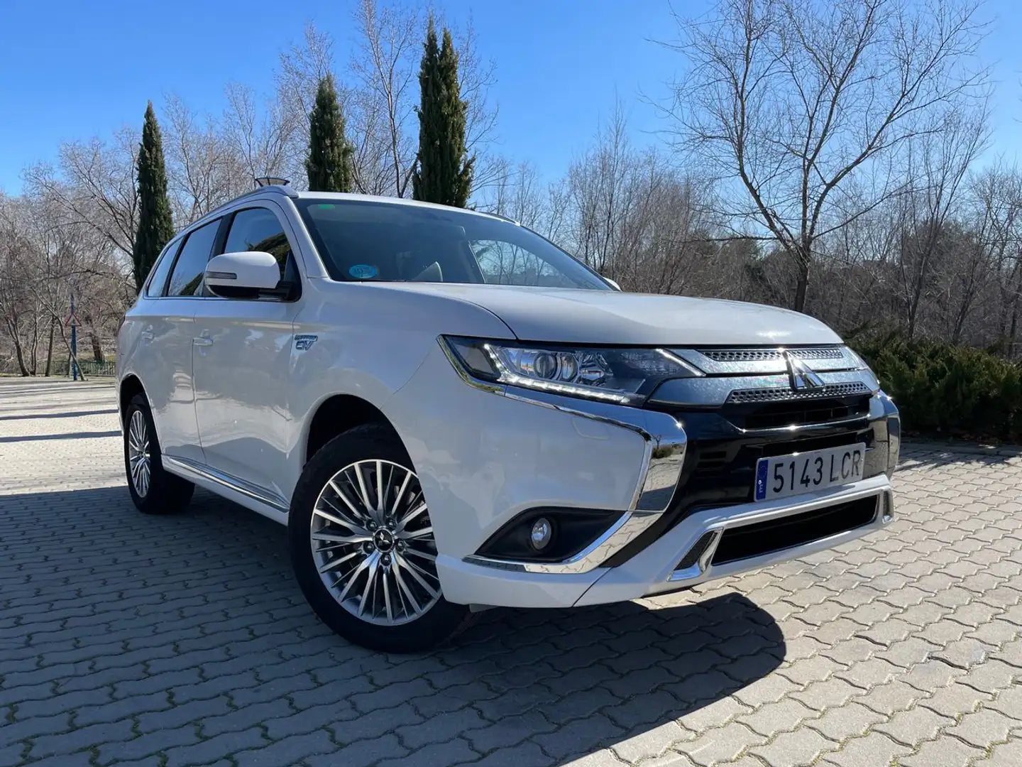 Mitsubishi Outlander Motion Auto 4WD 2.4 PHEV 224cv. *IVA deducible* *1 Blanco - 1