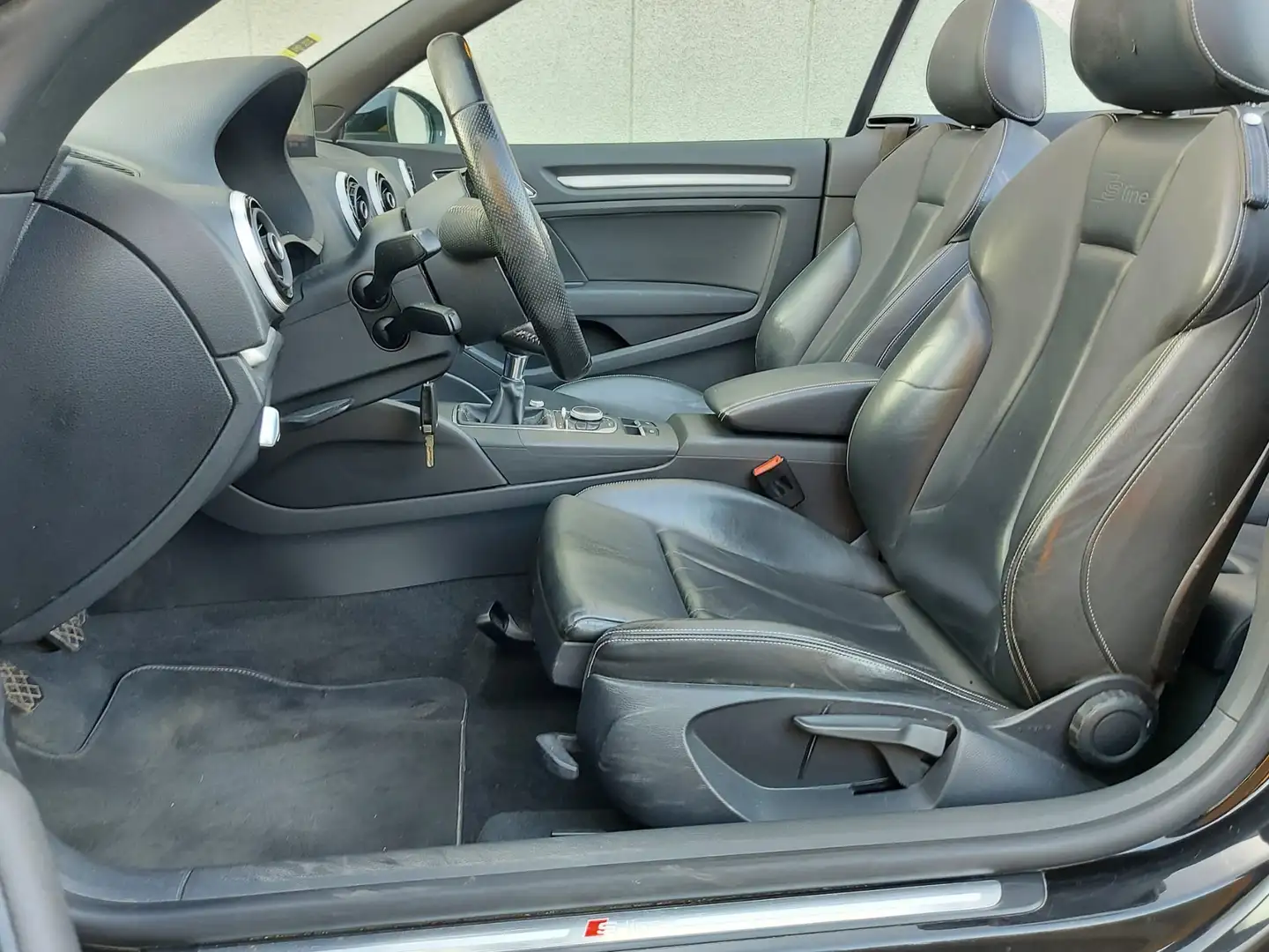 Audi A3 A3 Cabriolet 1.6 TDi Ambition S line Zwart - 2