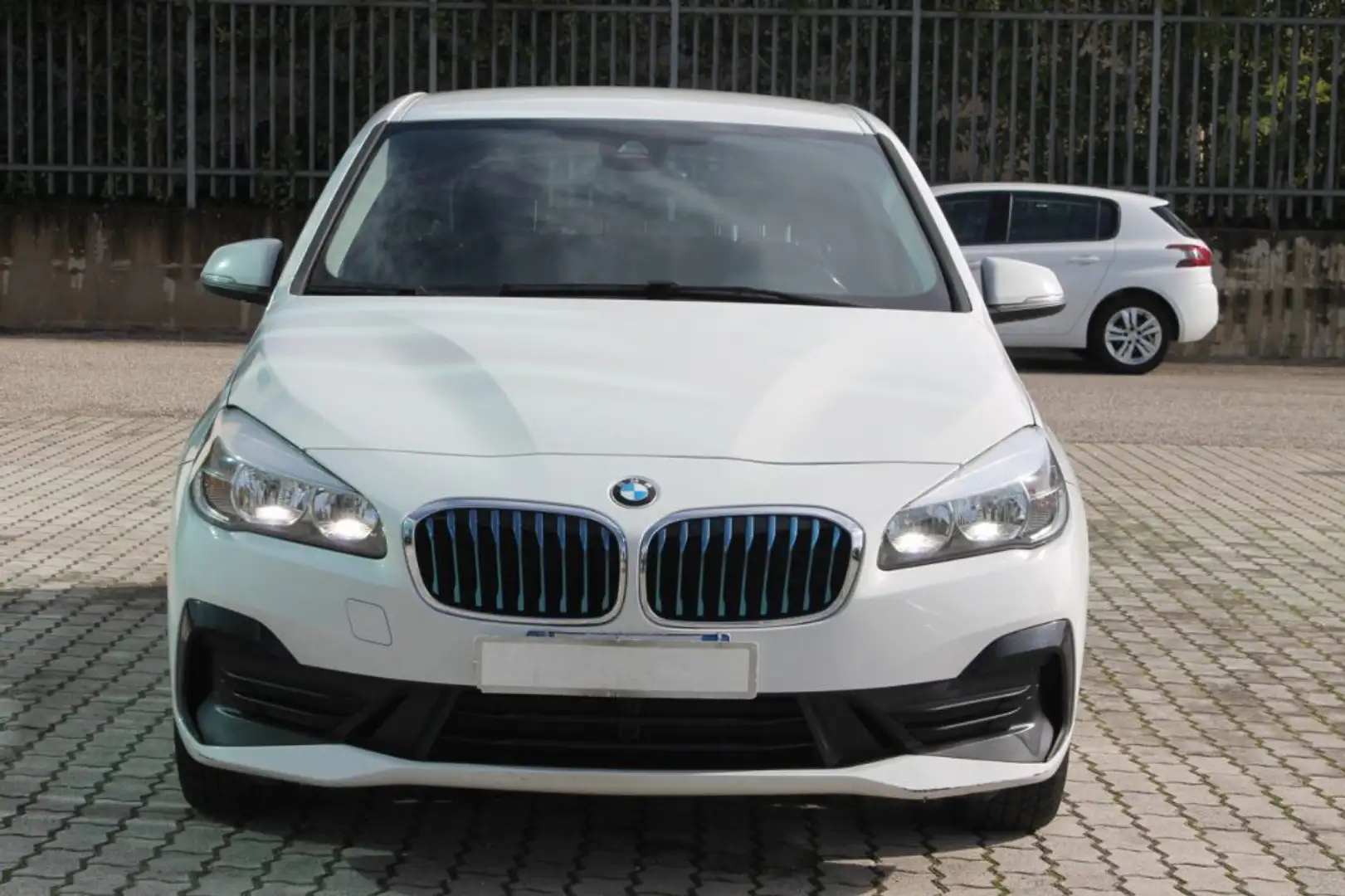 BMW 225 xe Active Tourer iPerformance Business aut. Blanc - 2