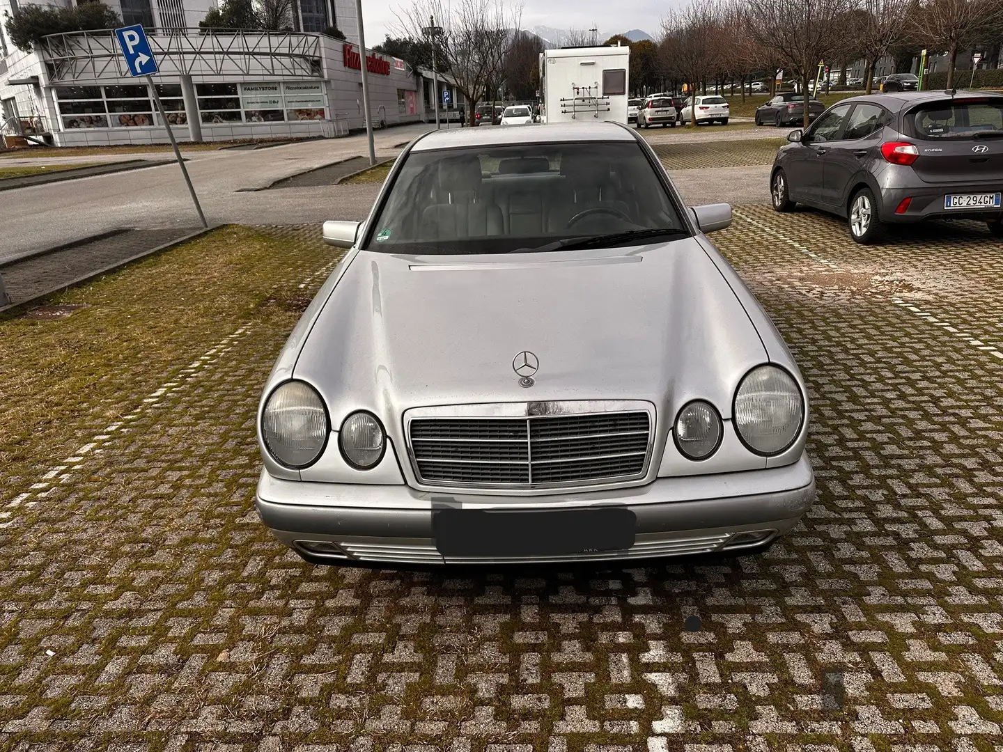 Mercedes-Benz E 280 V6 Classic Argintiu - 2