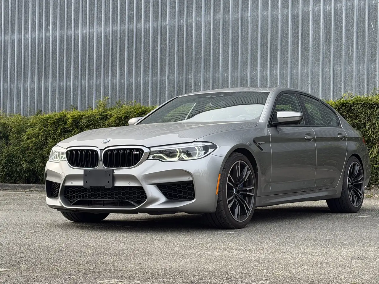 BMW M5 снимка BMW M5