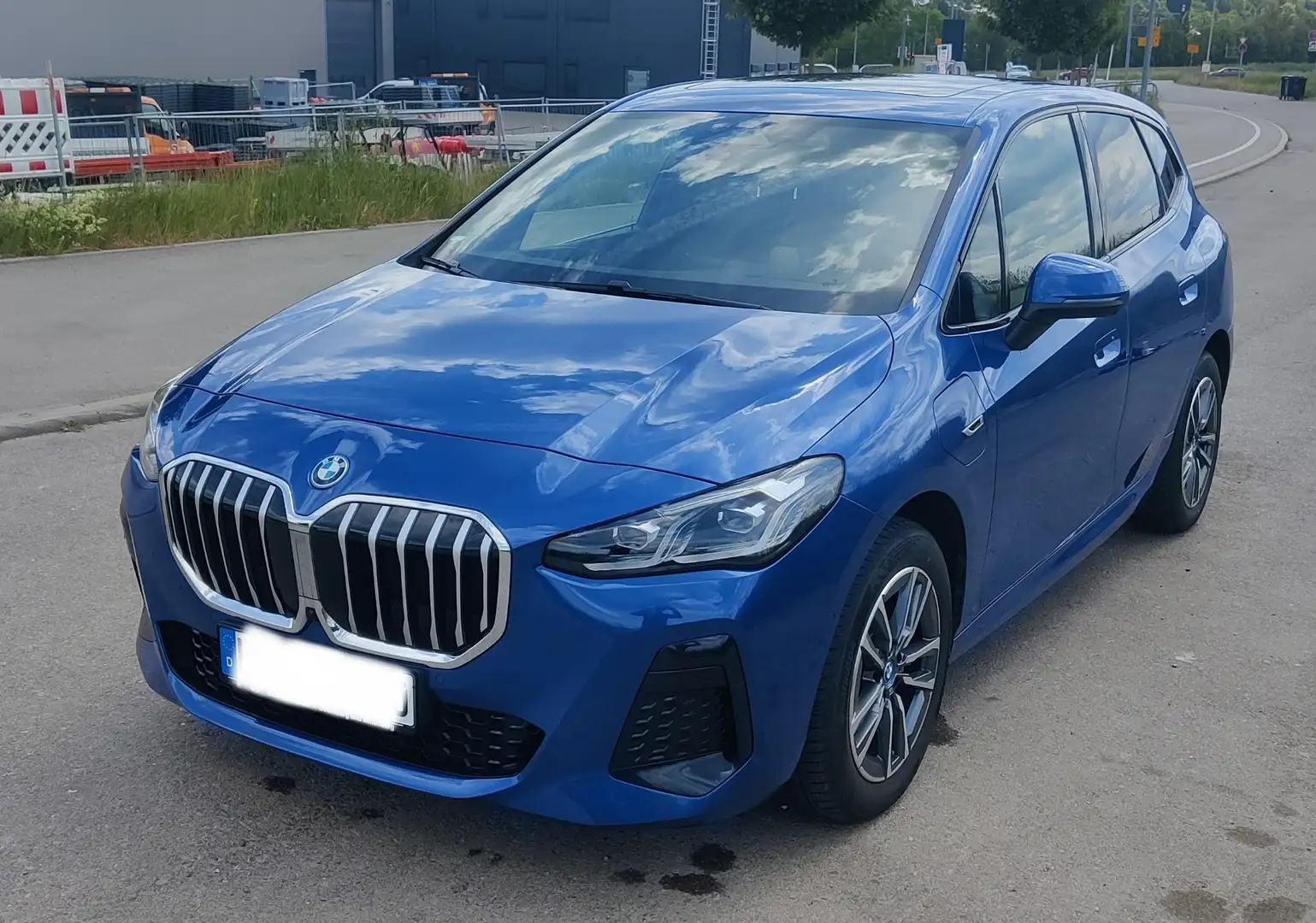 BMW 225 225 e xDrive M Sport Blau - 2