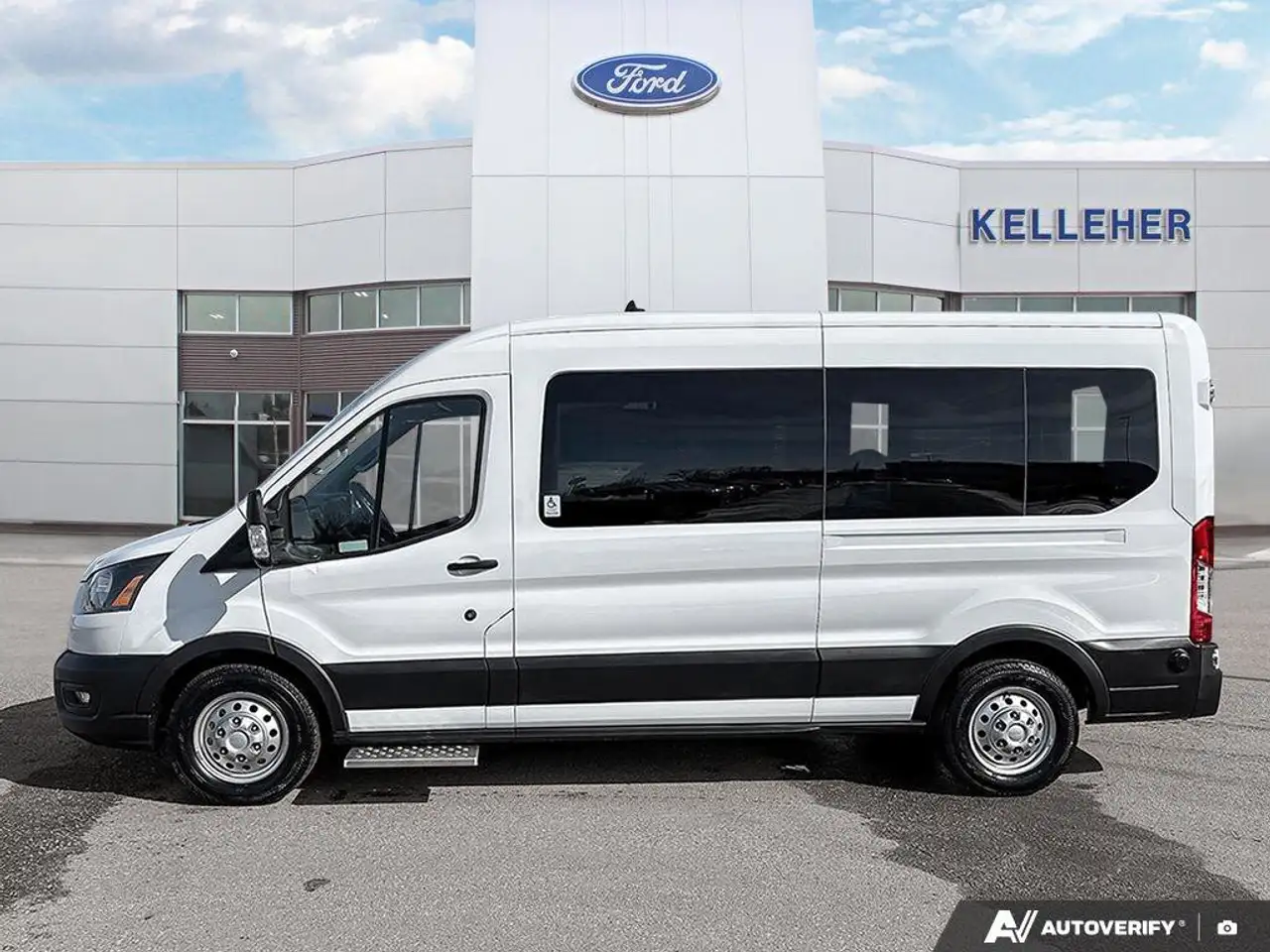 Ford Transit Passenger Wagon снимка Ford Transit Passenger Wagon
