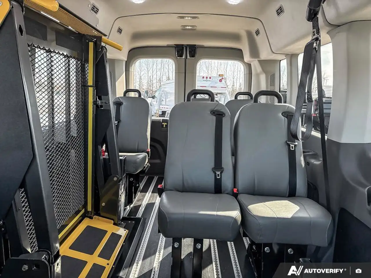 Ford Transit Passenger Wagon снимка Ford Transit Passenger Wagon