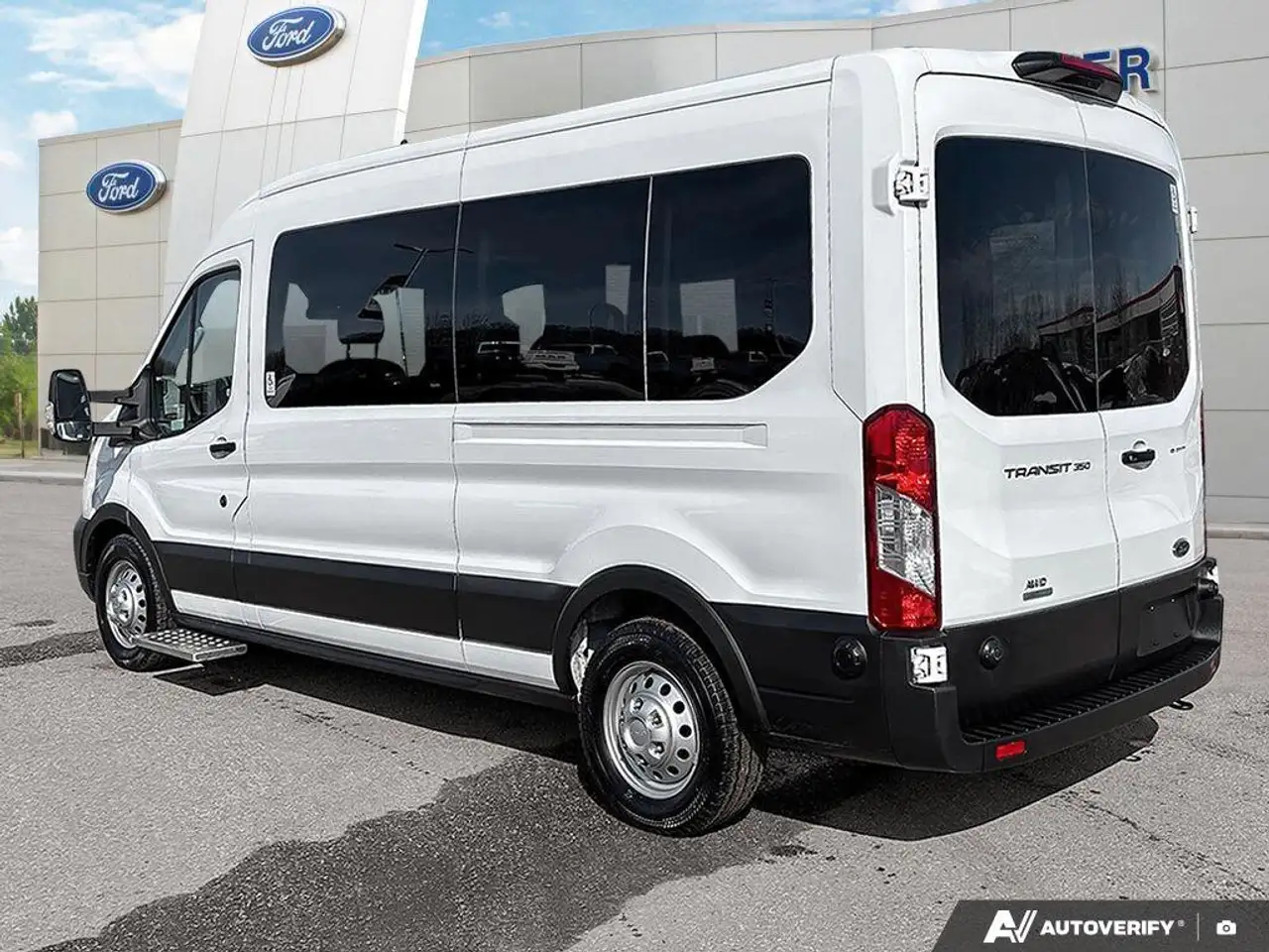 Ford Transit Passenger Wagon снимка Ford Transit Passenger Wagon